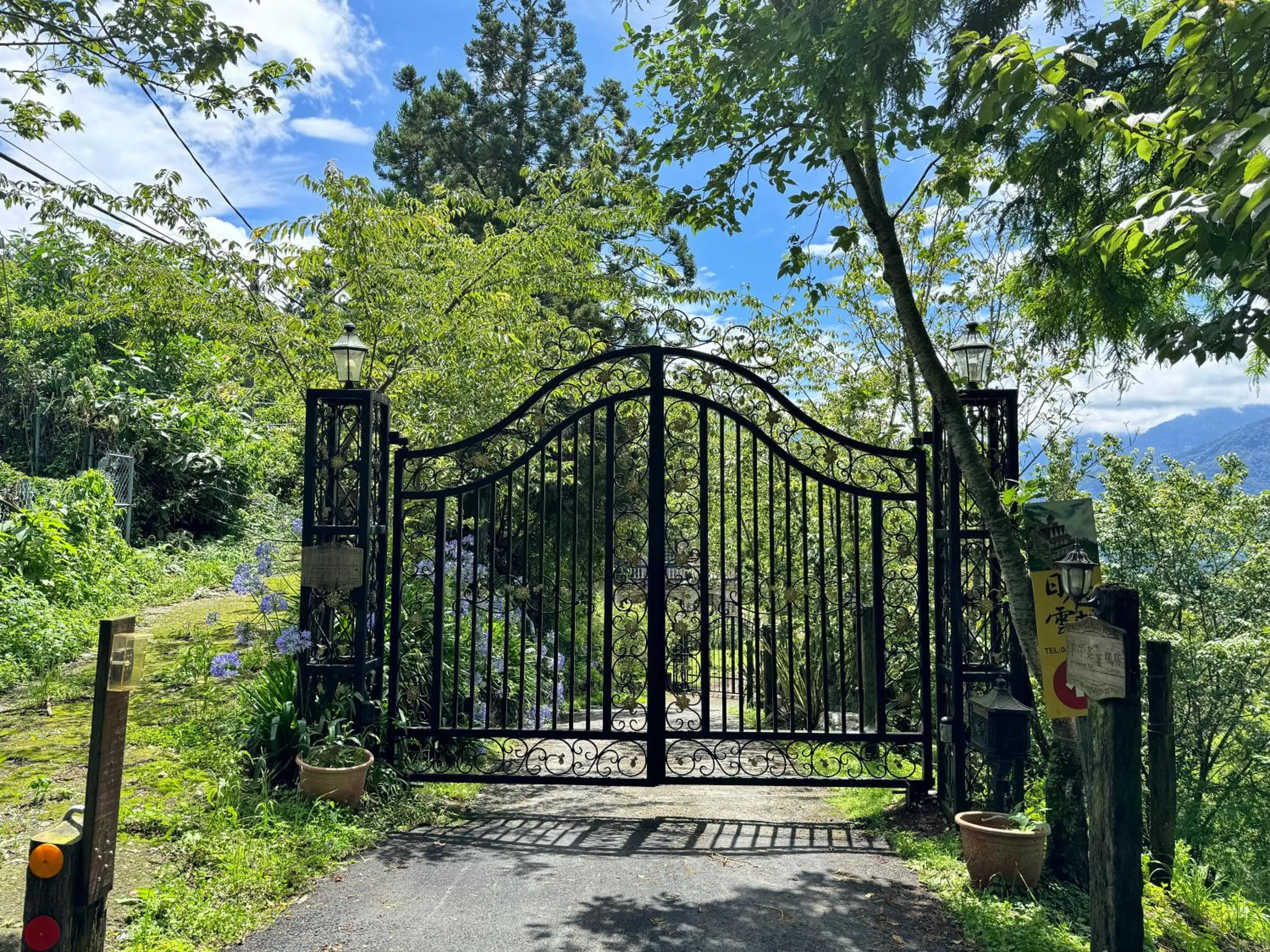 Property building in 日初雲來民宿