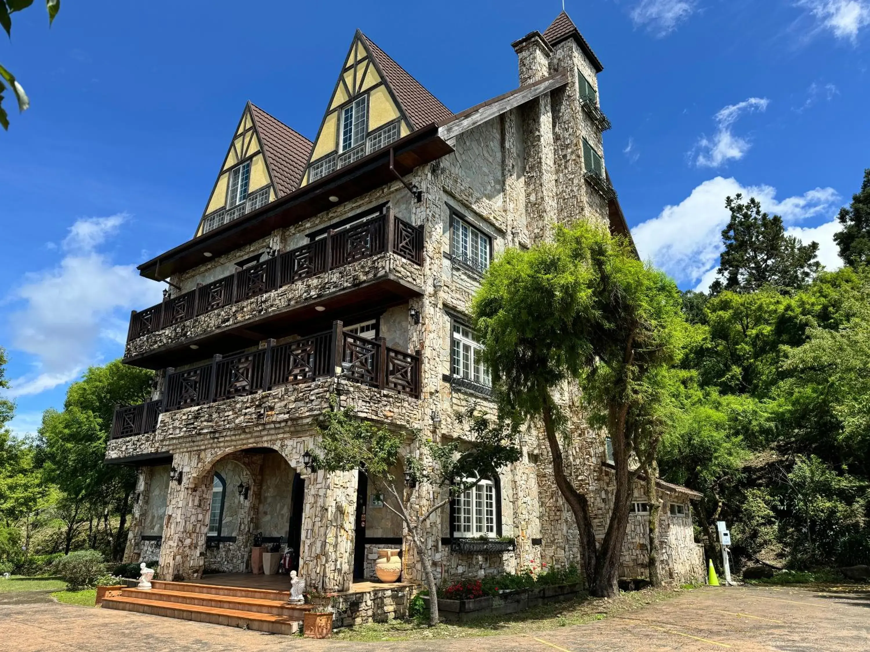 Property building in 日初雲來民宿 Property building in 日初雲來民宿
