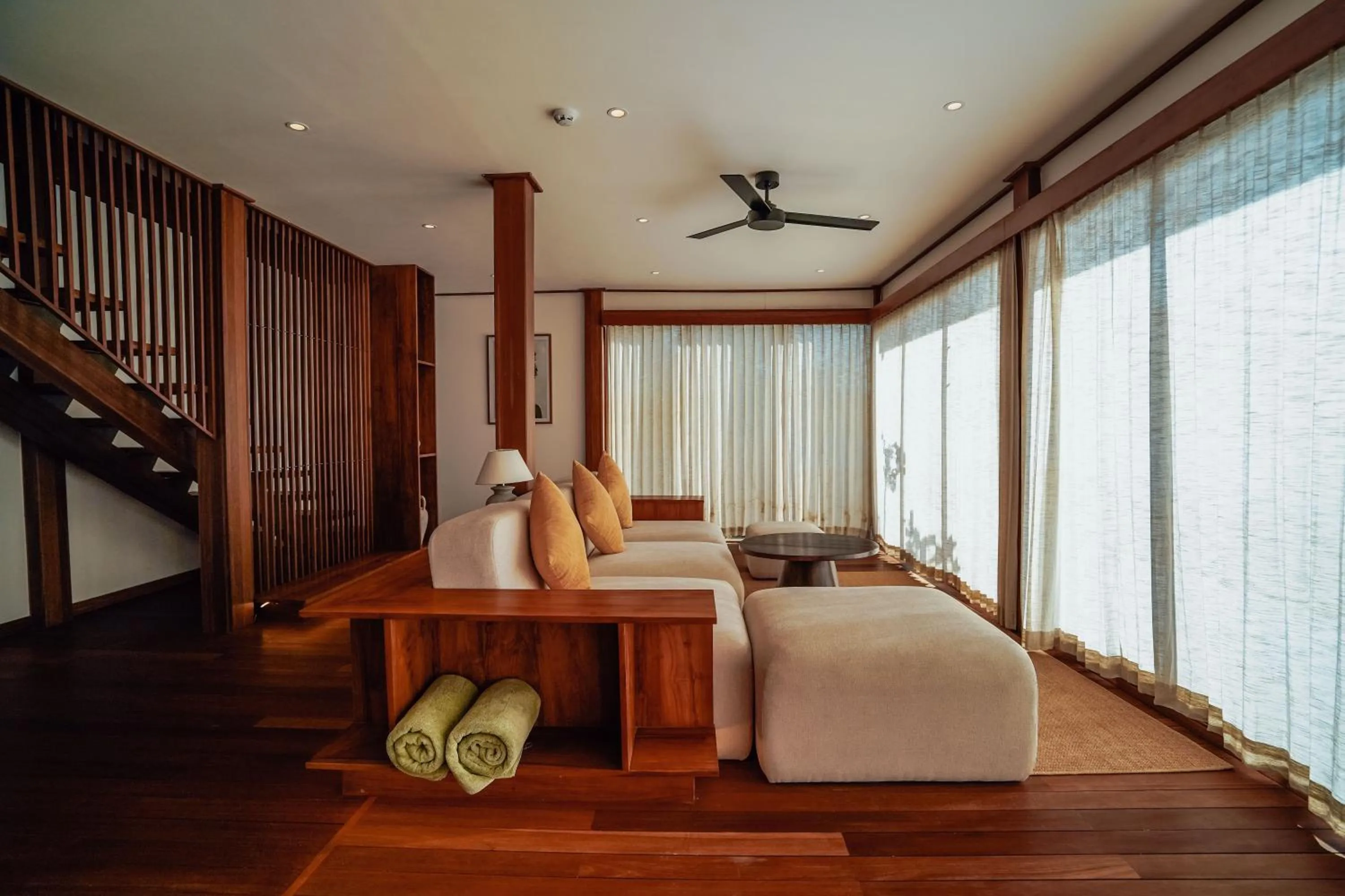 Living room in Ocean View Villas by Grün