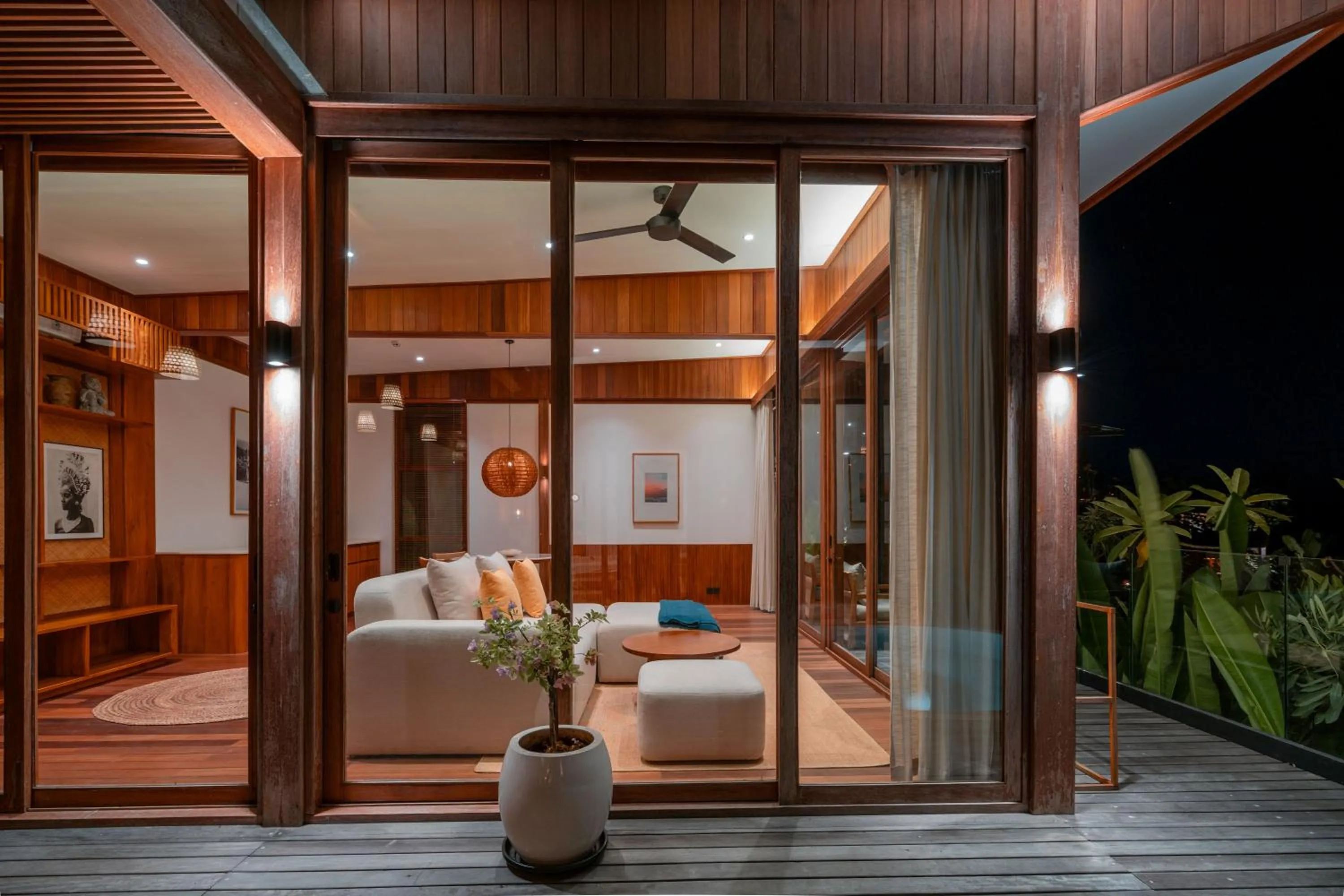 Living room in Ocean View Villas by Grün