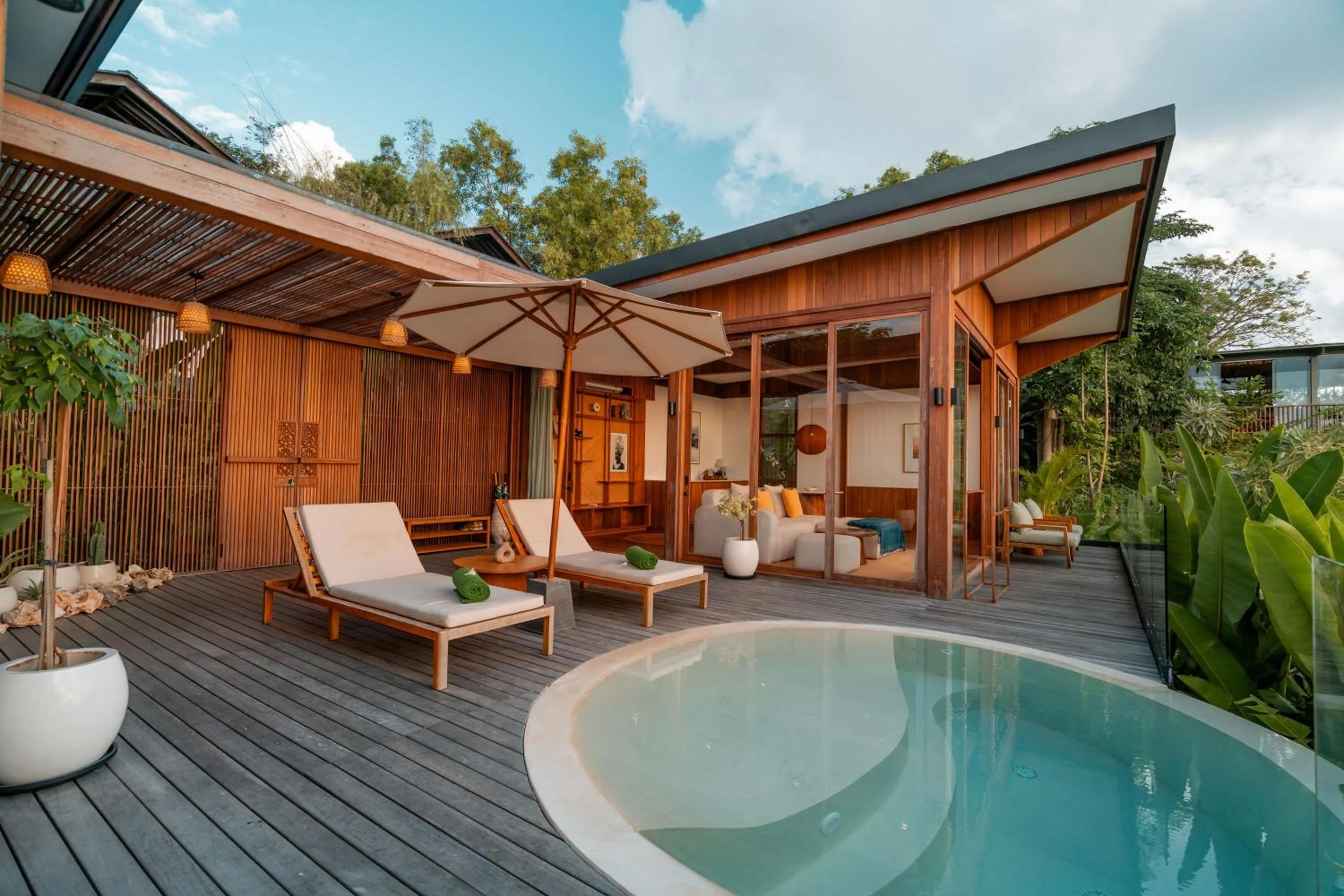 Balcony/Terrace in Ocean View Villas by Grün