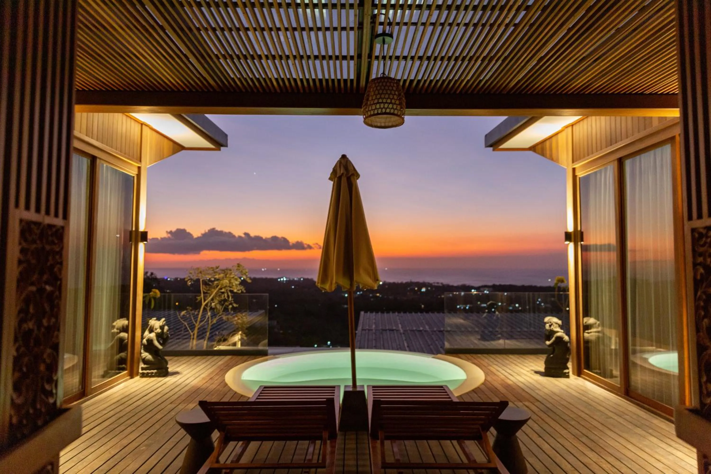 Sunset in Ocean View Villas by Grün