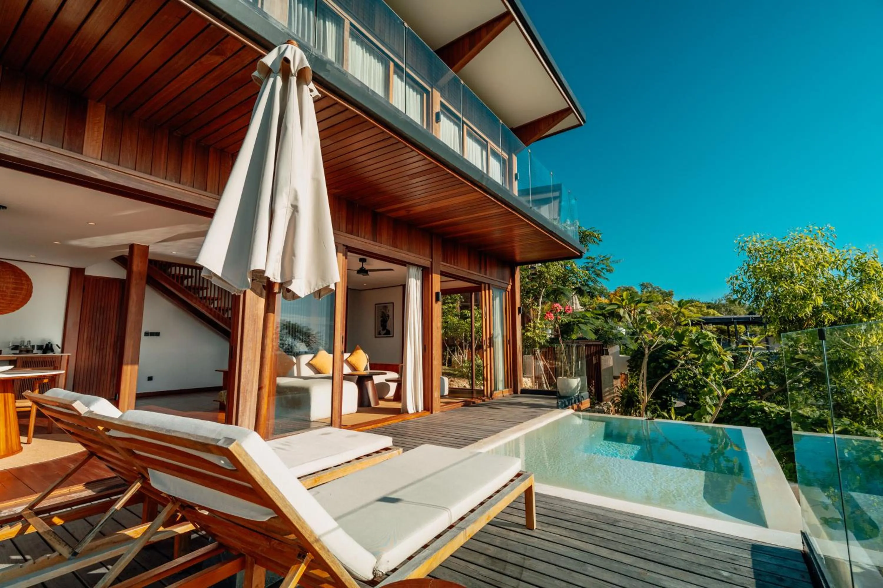 Swimming pool in Ocean View Villas by Grün