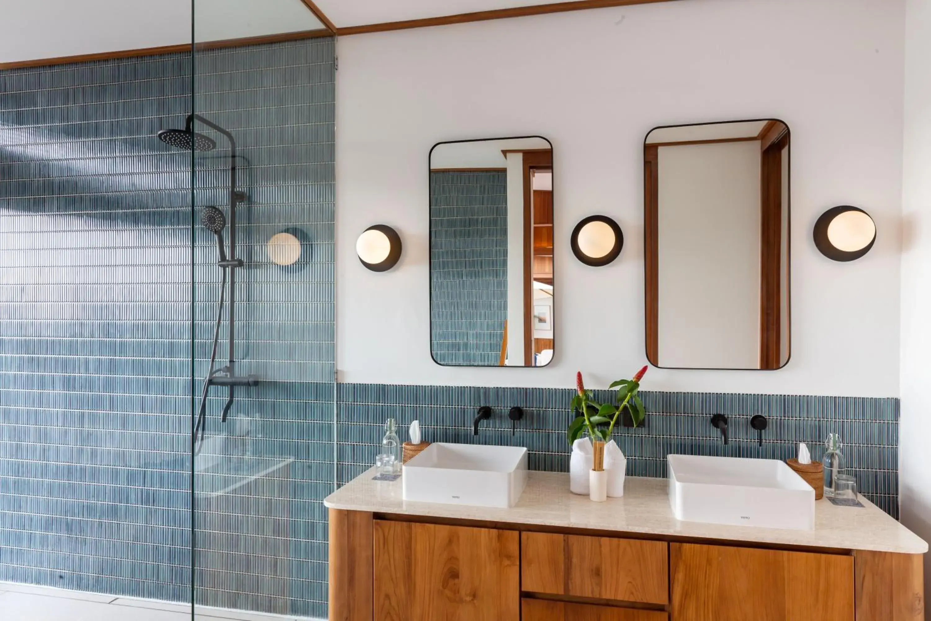 Bathroom in Ocean View Villas by Grün Bathroom in Ocean View Villas by Grün