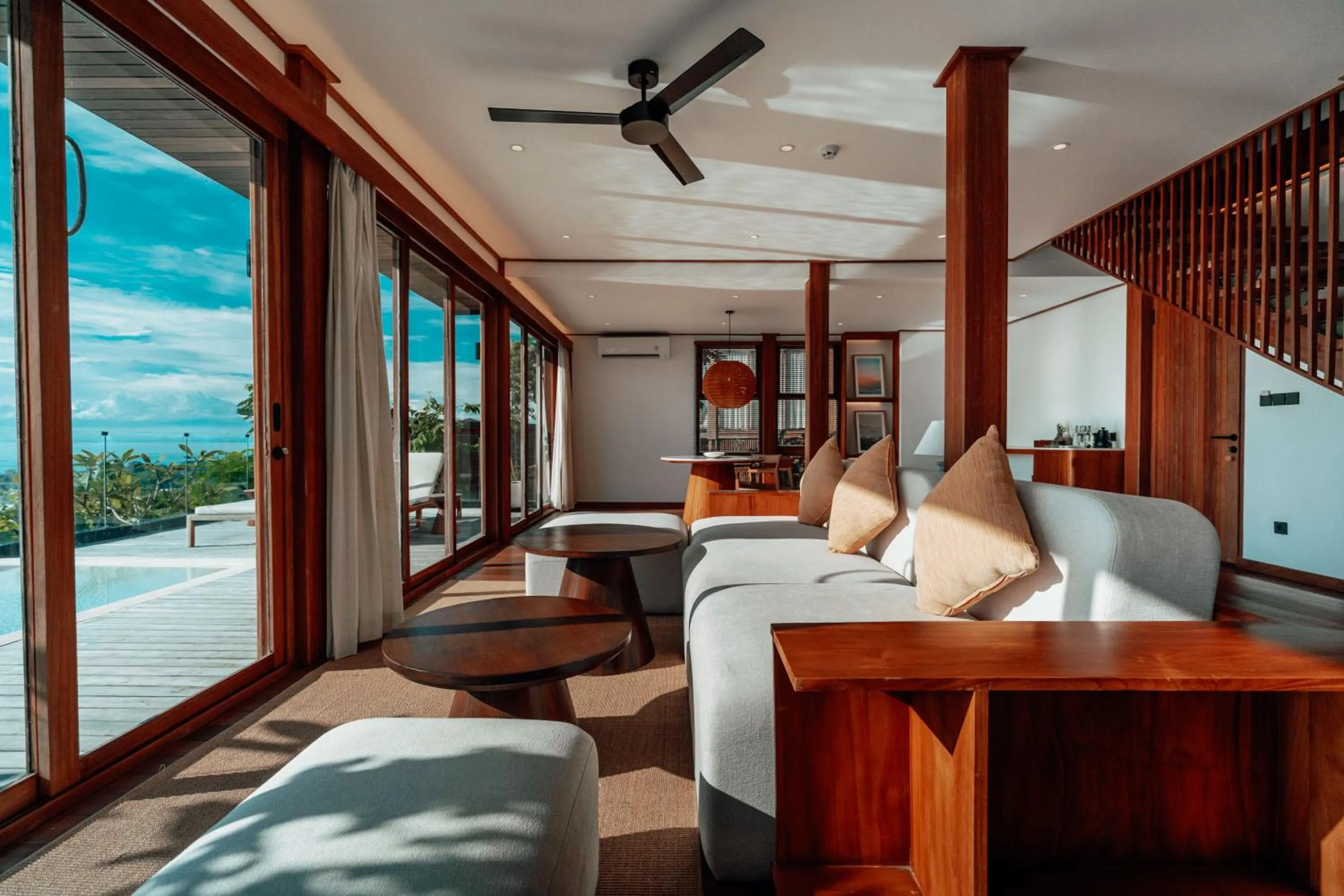 Living room in Ocean View Villas by Grün