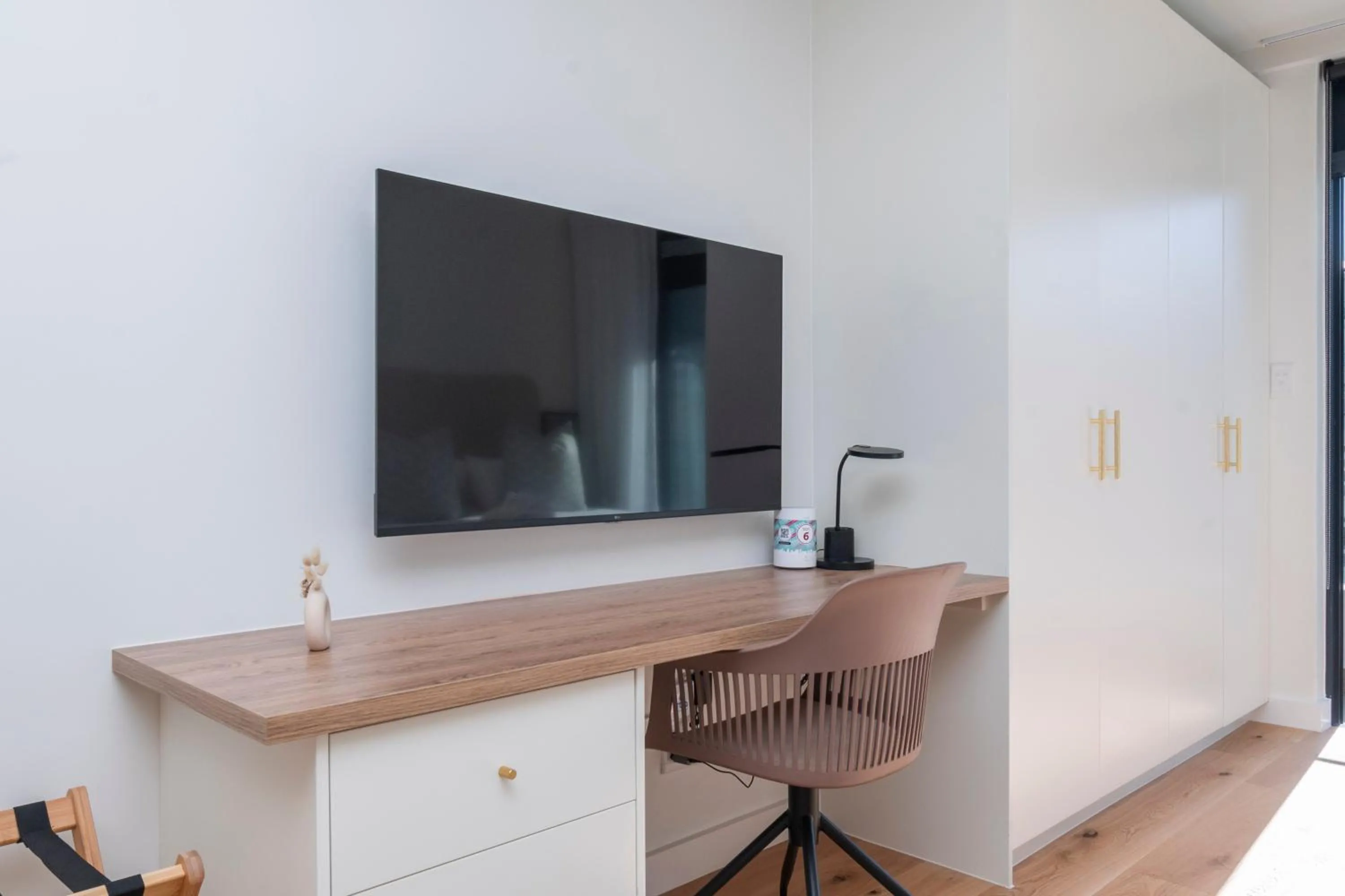 TV and multimedia in The Sage Aparthotel by Totalstay