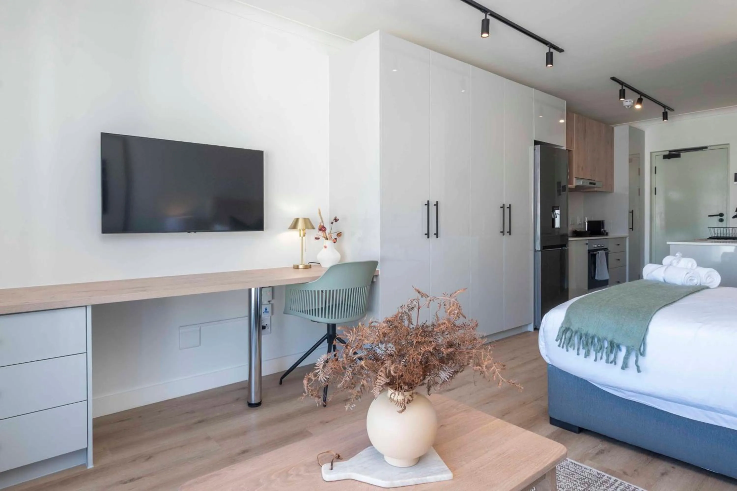 TV and multimedia, Bed in The Sage Aparthotel by Totalstay