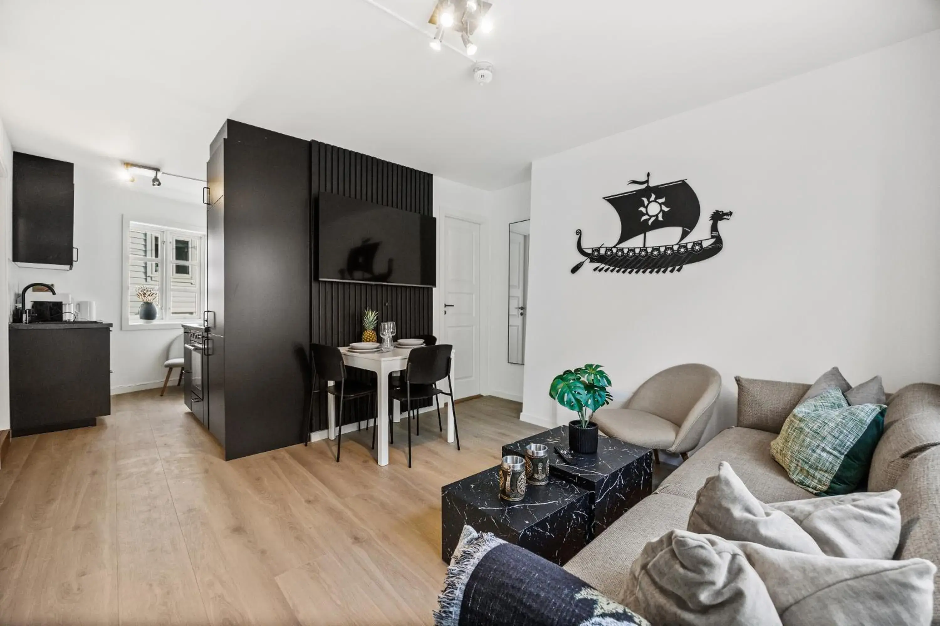 Homerentals Apartments - Behind Bryggen & historic cobblestone streets - 2 Floor renovated from february 2025 Homerentals Apartments - Behind Bryggen & historic cobblestone streets - 2 Floor renovated from february 2025