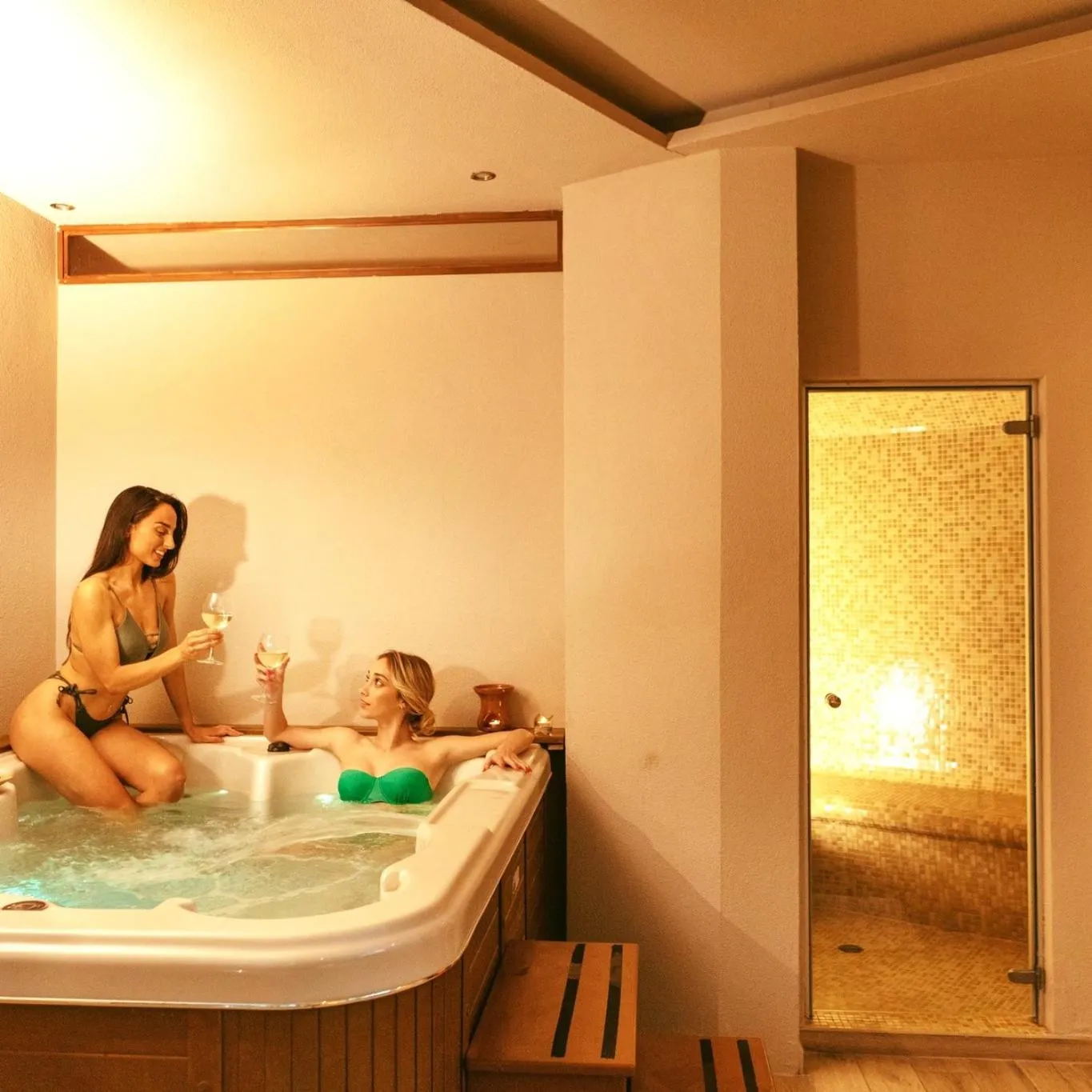Hot Tub in Agriturismo La Sfruscià Resort