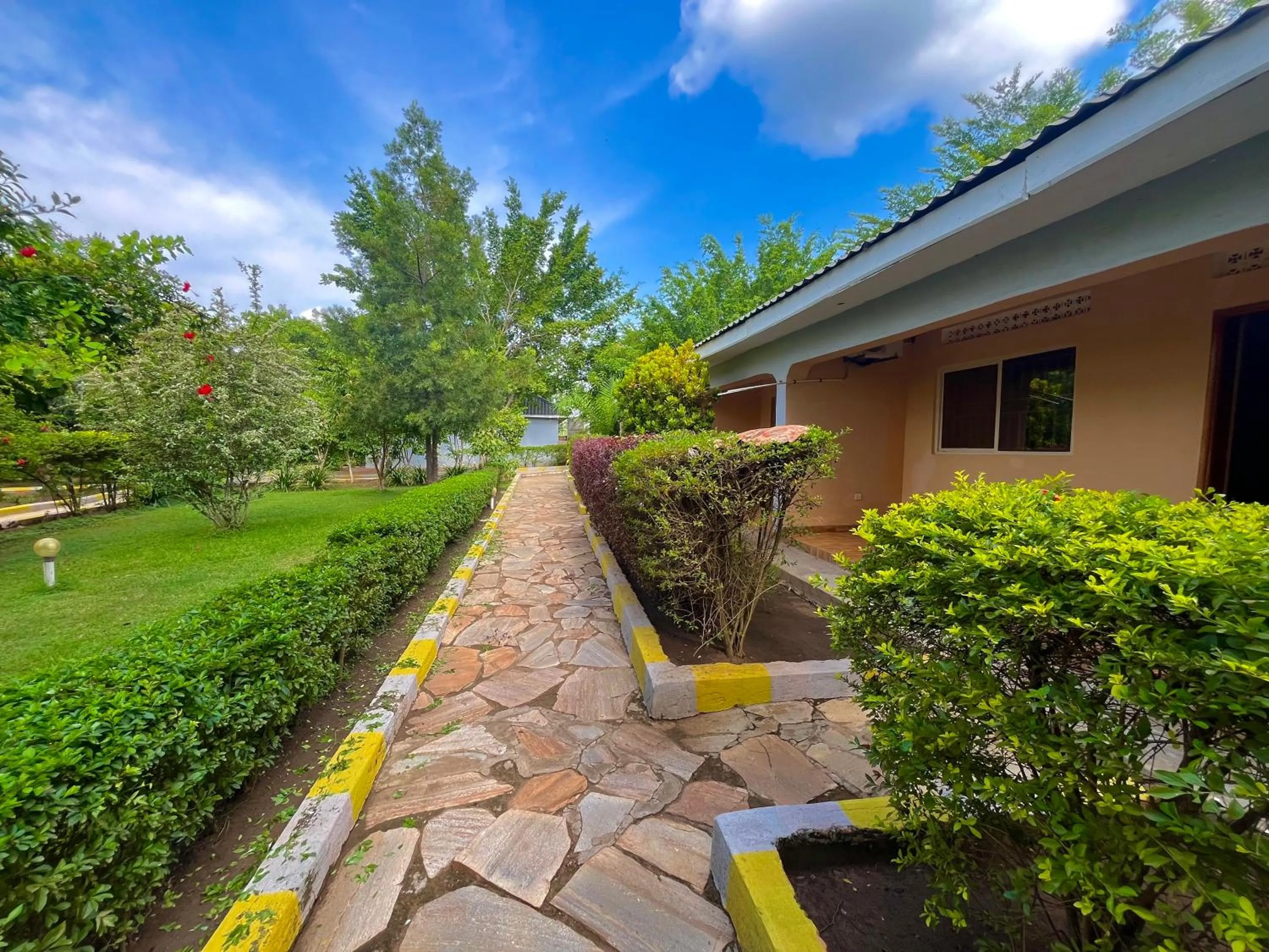 Lavic Country Resort Adjumani