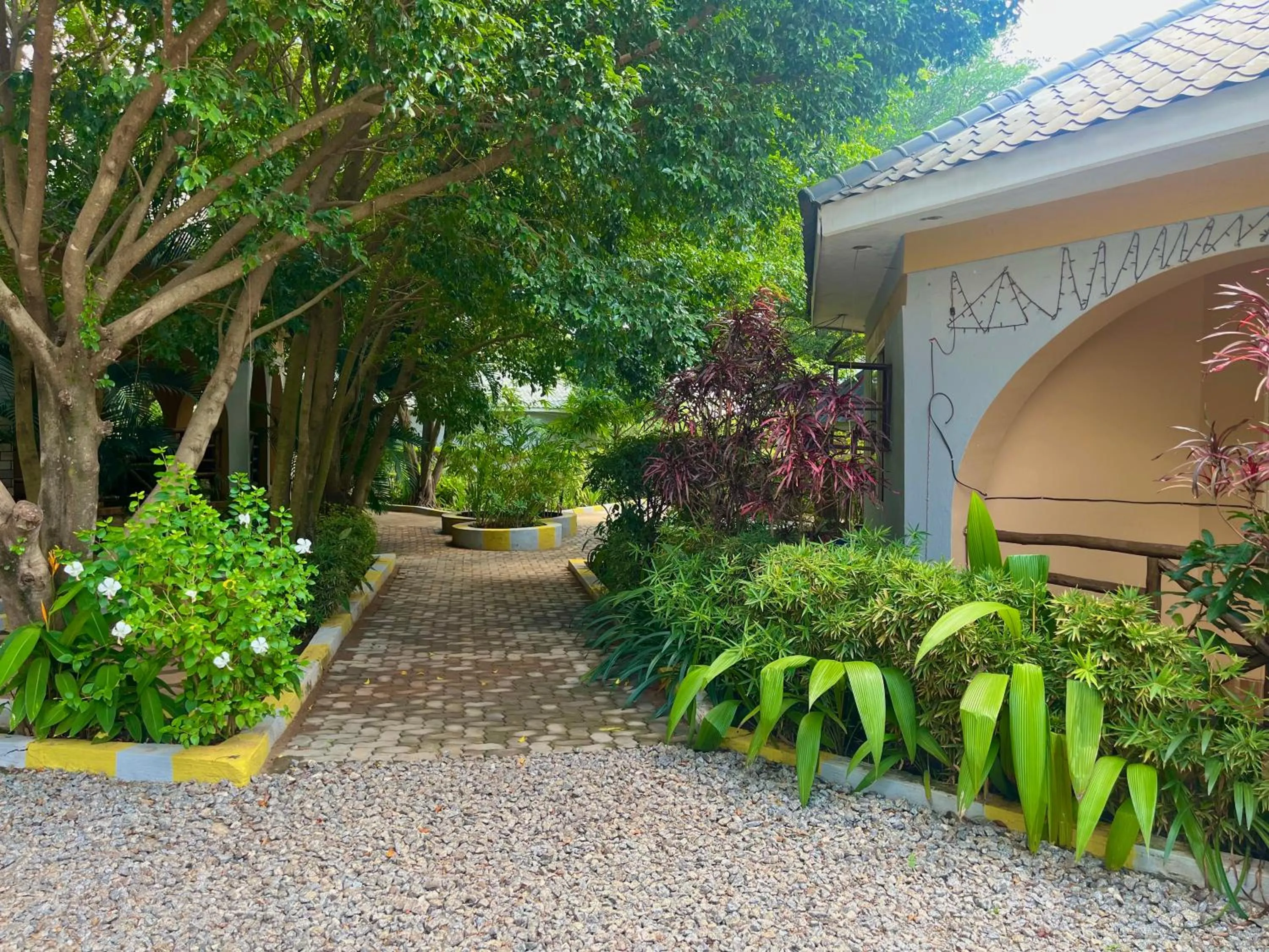 Lavic Country Resort Adjumani