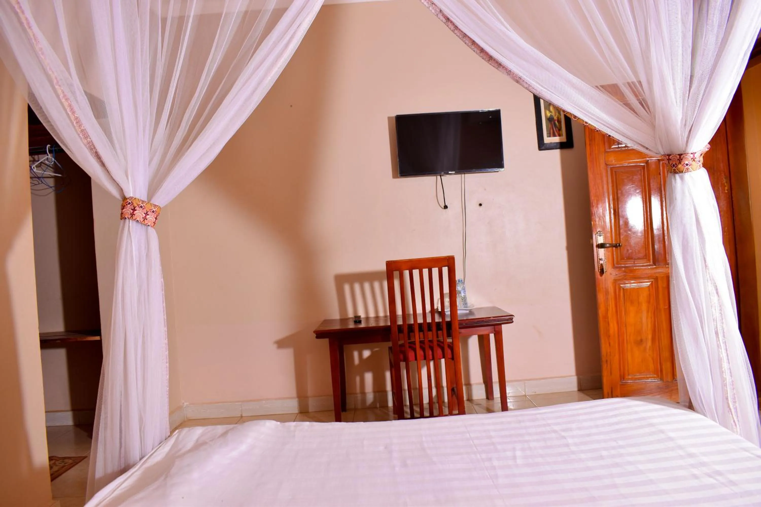 Lavic Country Resort Adjumani