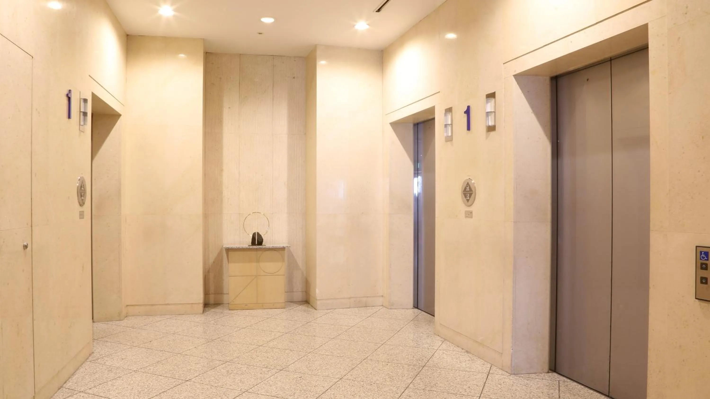 Lobby or reception in ANA Crowne Plaza Niigata by IHG