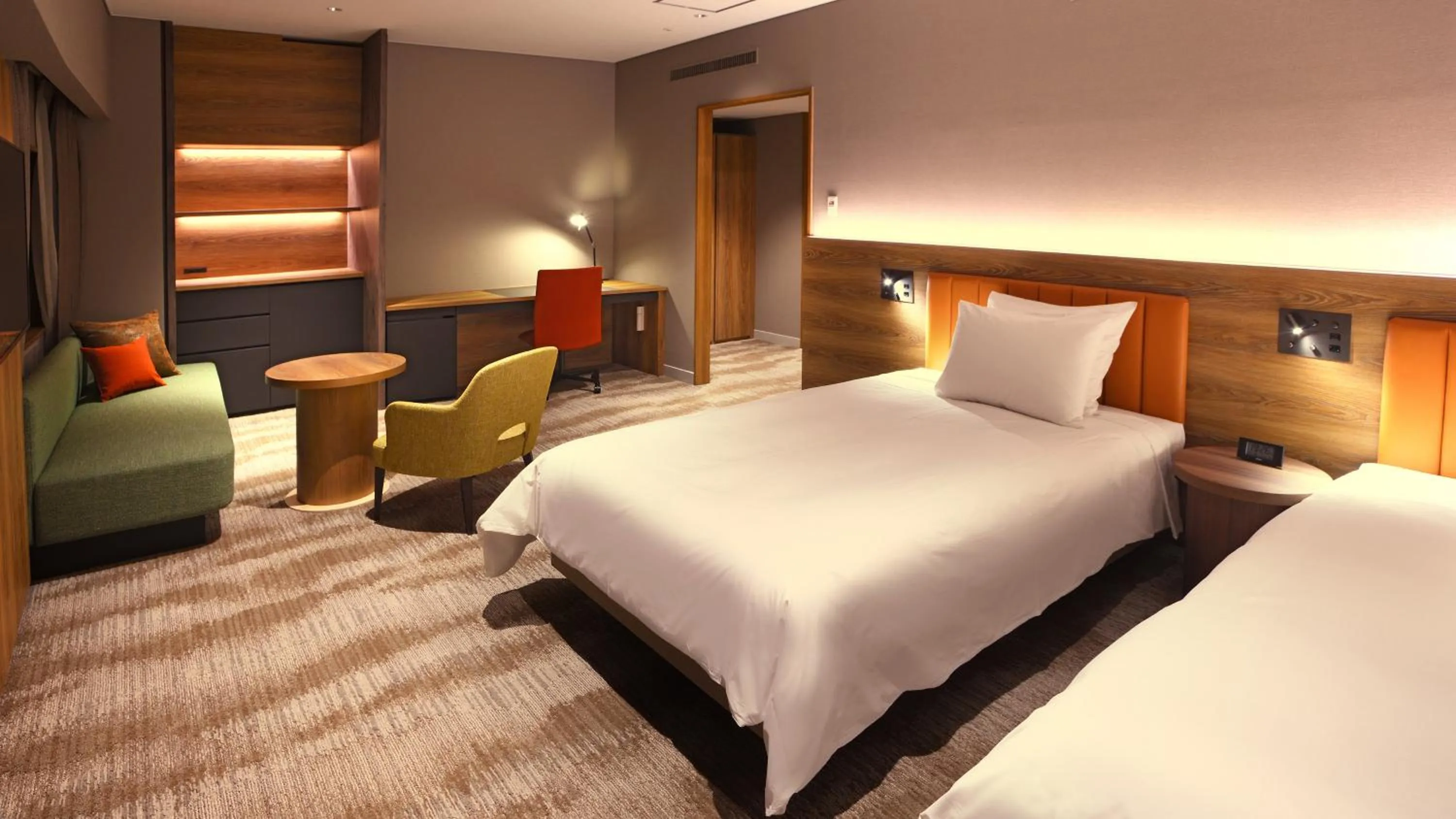 Photo of the whole room, Bed in ANA Crowne Plaza Niigata by IHG