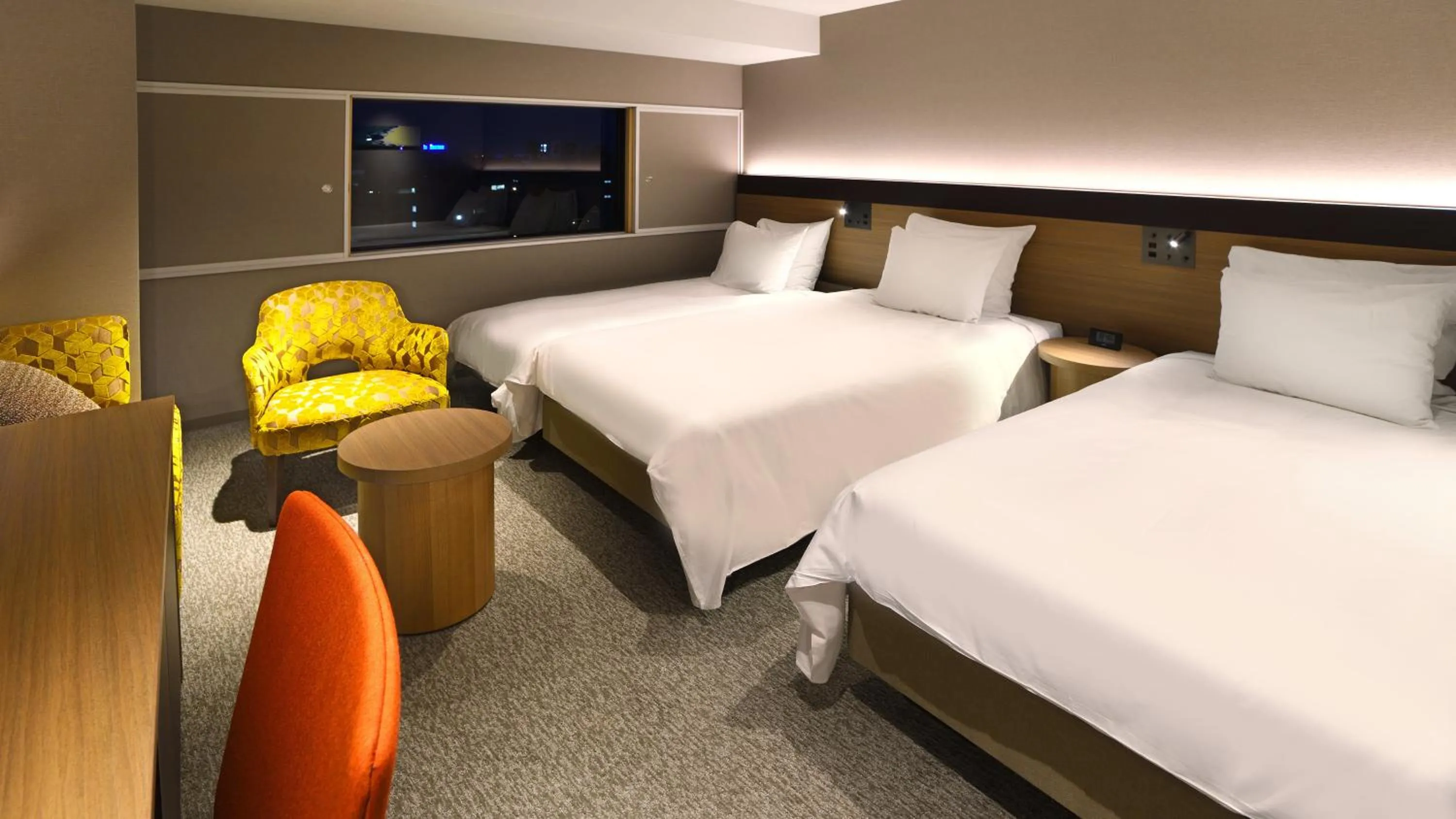 Photo of the whole room, Bed in ANA Crowne Plaza Niigata by IHG