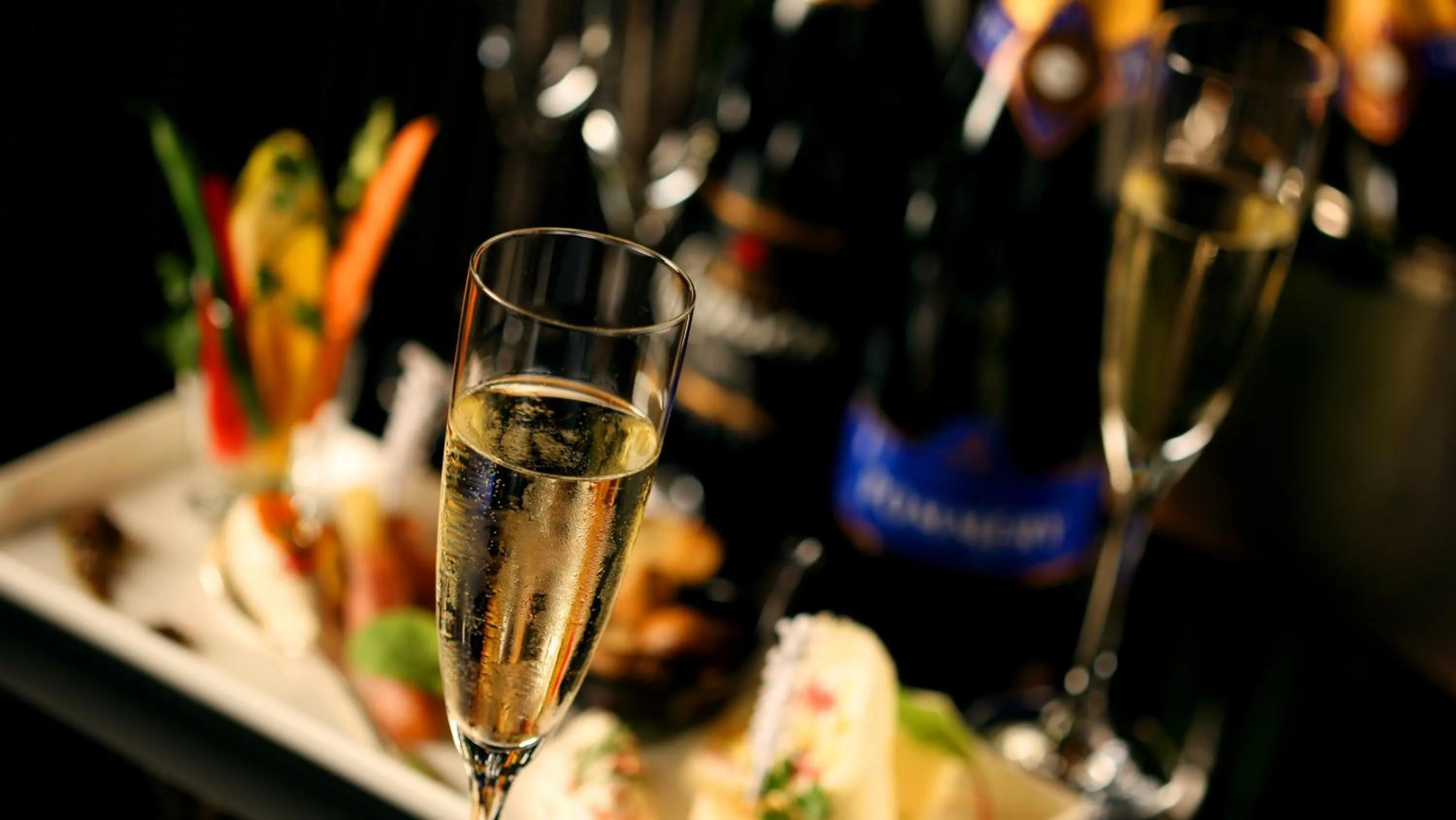 Lounge or bar in ANA Crowne Plaza Niigata by IHG