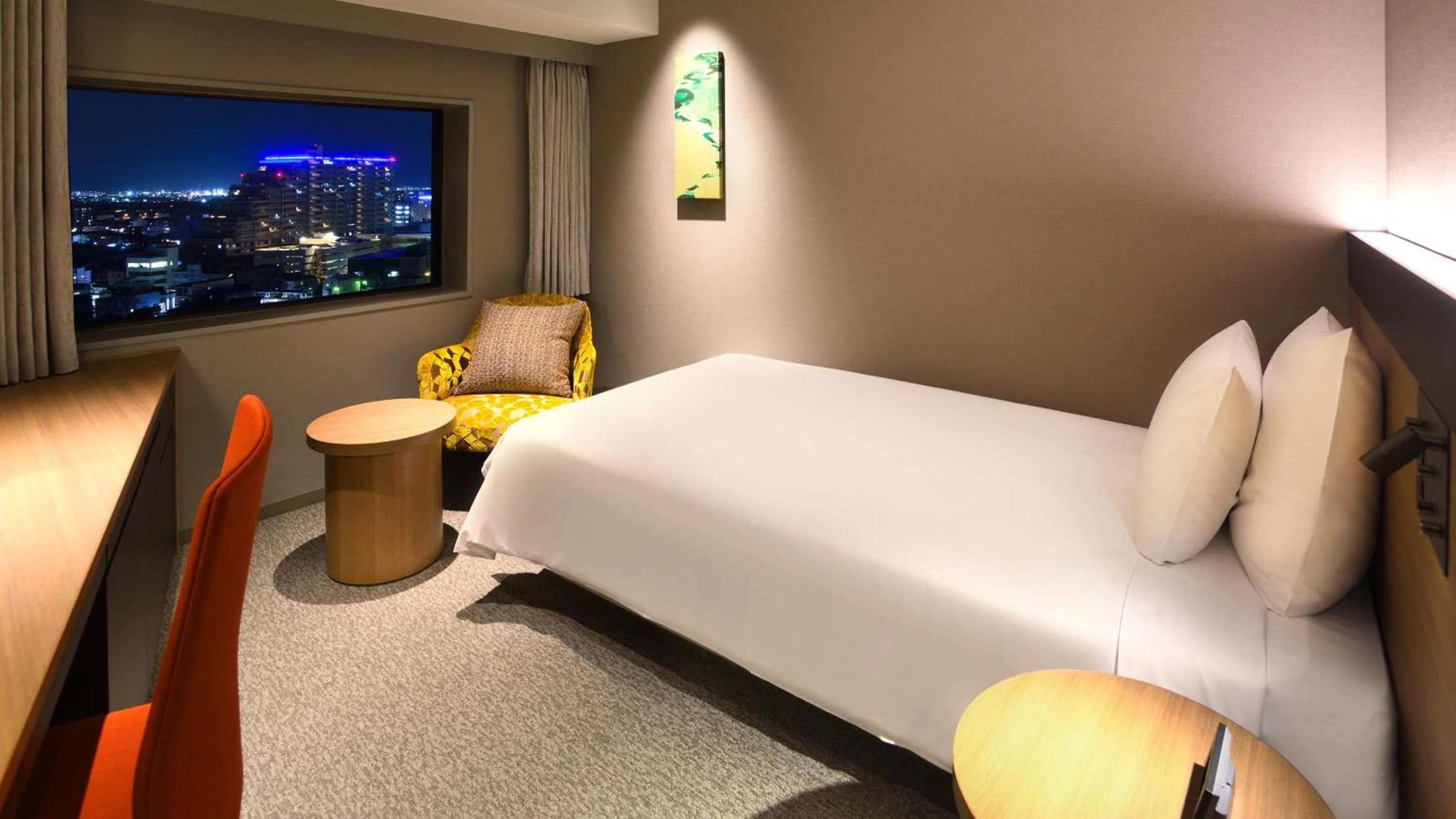 Photo of the whole room, Bed in ANA Crowne Plaza Niigata by IHG