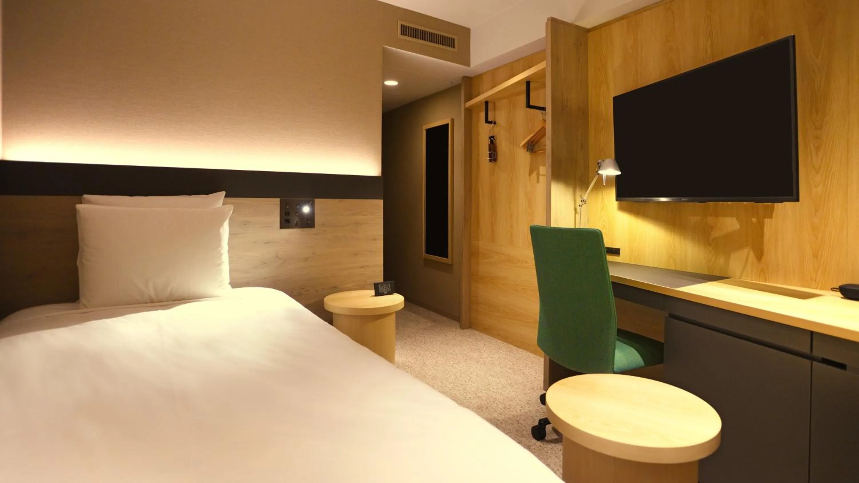 Photo of the whole room, Bed in ANA Crowne Plaza Niigata by IHG