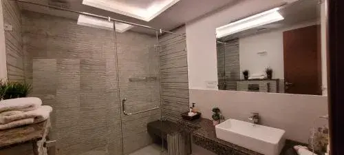 Two-Bedroom Apartment with Terrace in Goldcrest Luxury Apartments Two-Bedroom Apartment with Terrace in Goldcrest Luxury Apartments