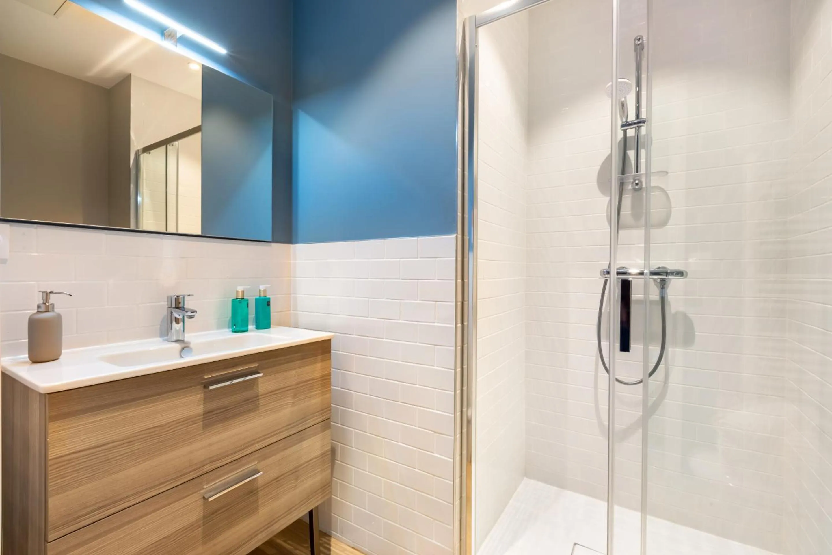 Bathroom in Au Chat Qui Dort Lille - Gare