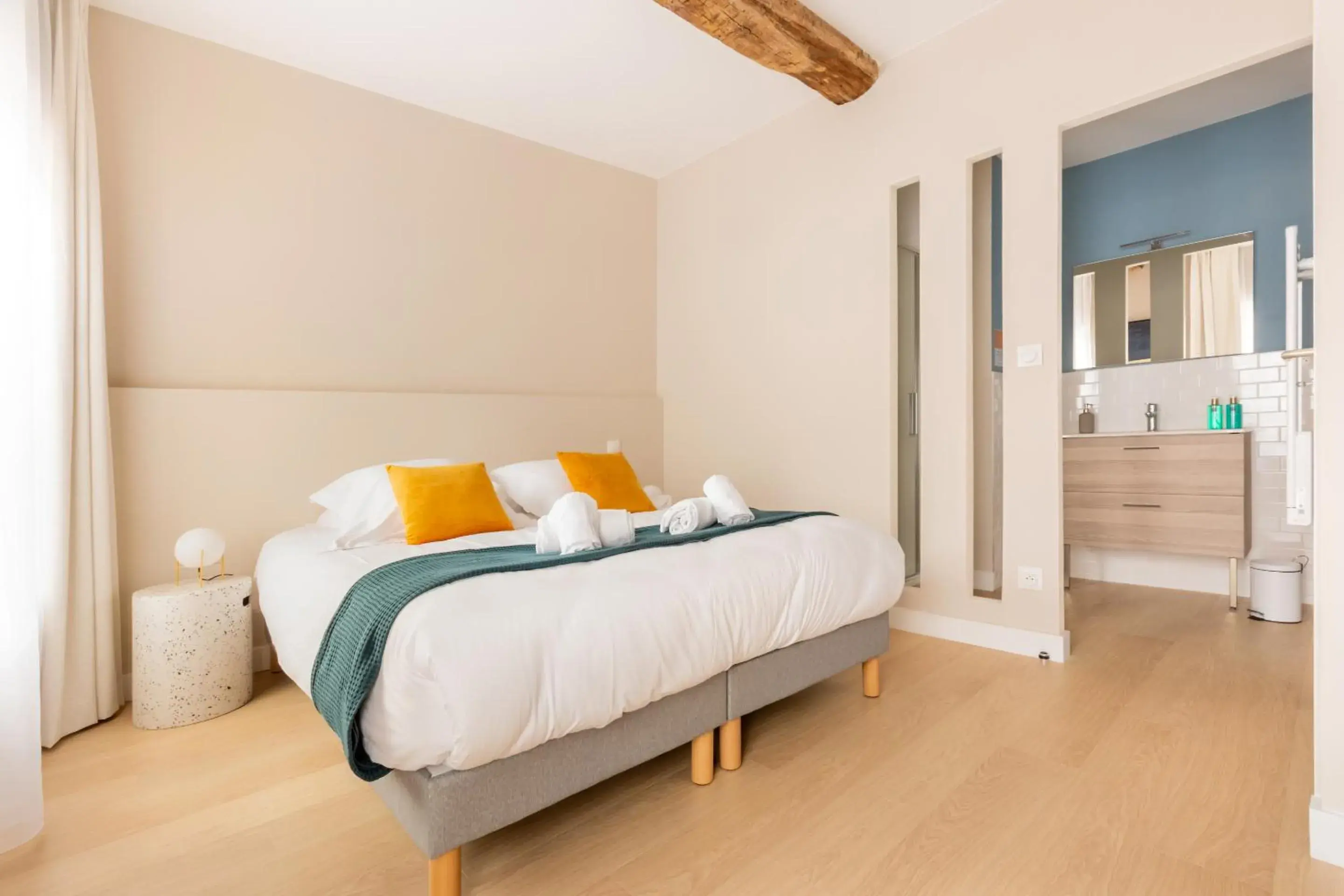 Bedroom, Bed in Au Chat Qui Dort Lille - Gare Bedroom, Bed in Au Chat Qui Dort Lille - Gare