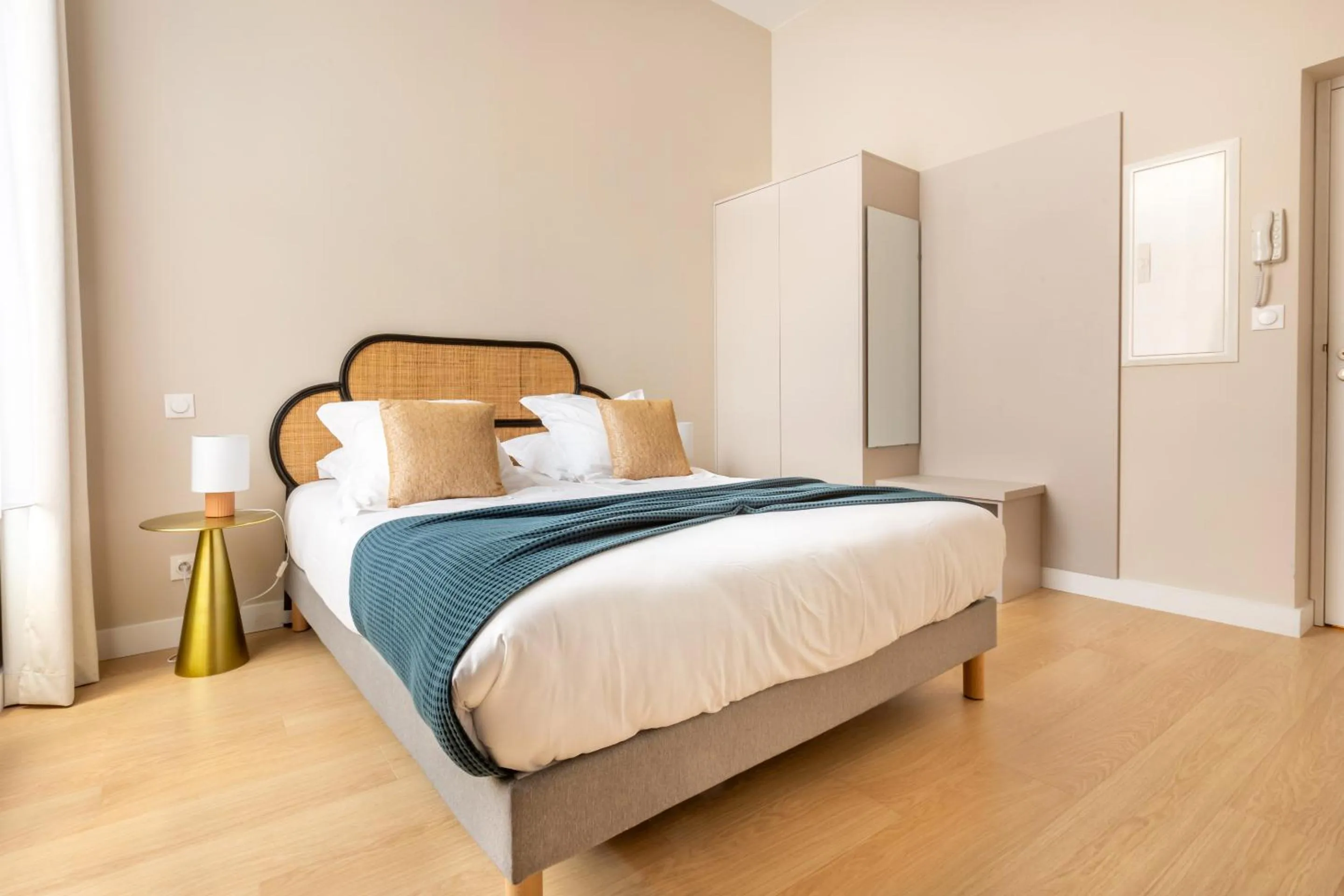 Bedroom, Bed in Au Chat Qui Dort Lille - Gare