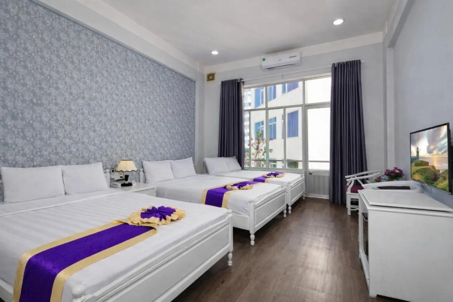 Bedroom, Bed in CCT Luxury Hotel