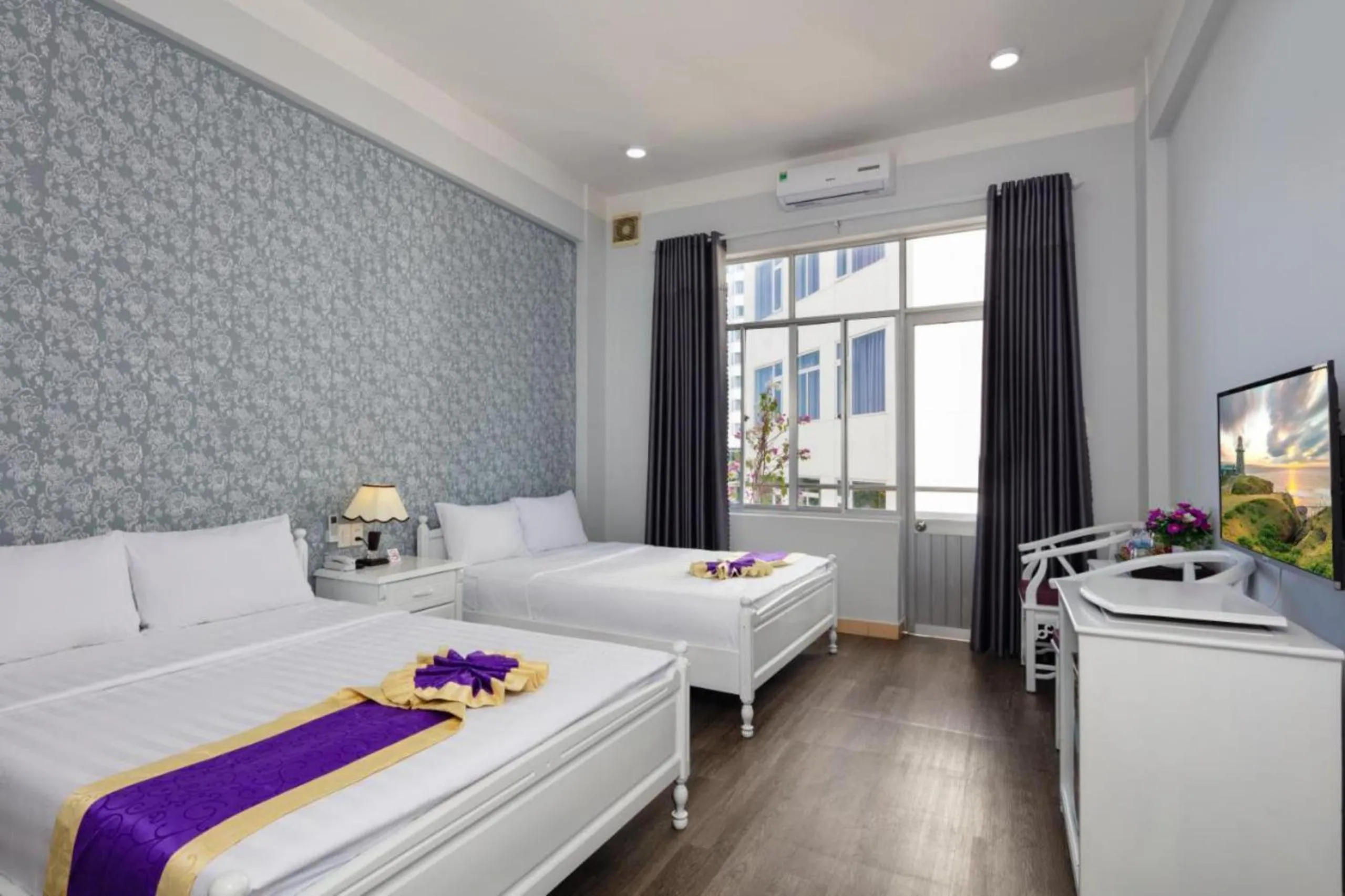 Bedroom, Bed in CCT Luxury Hotel