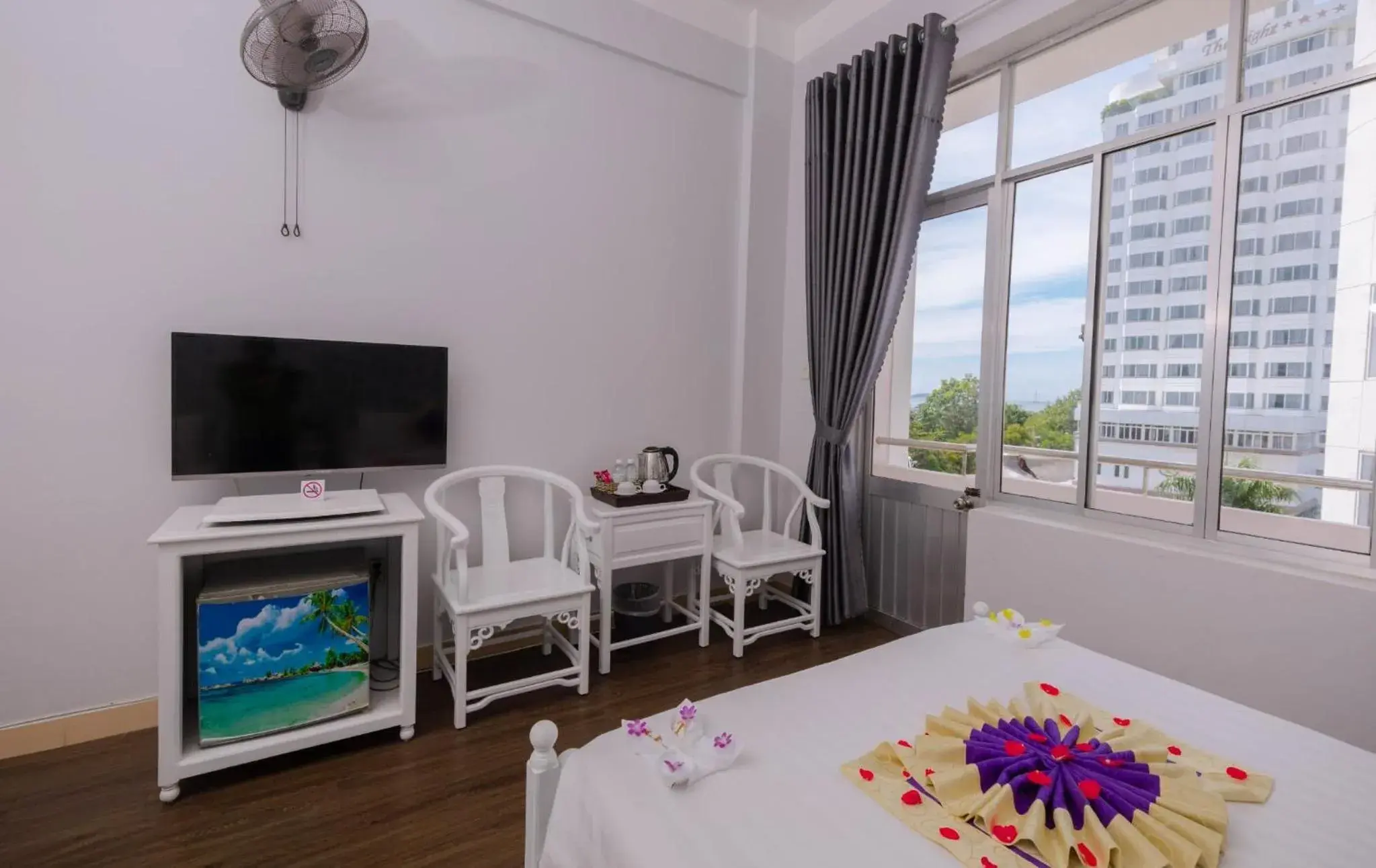 Photo of the whole room in CCT Luxury Hotel Photo of the whole room in CCT Luxury Hotel