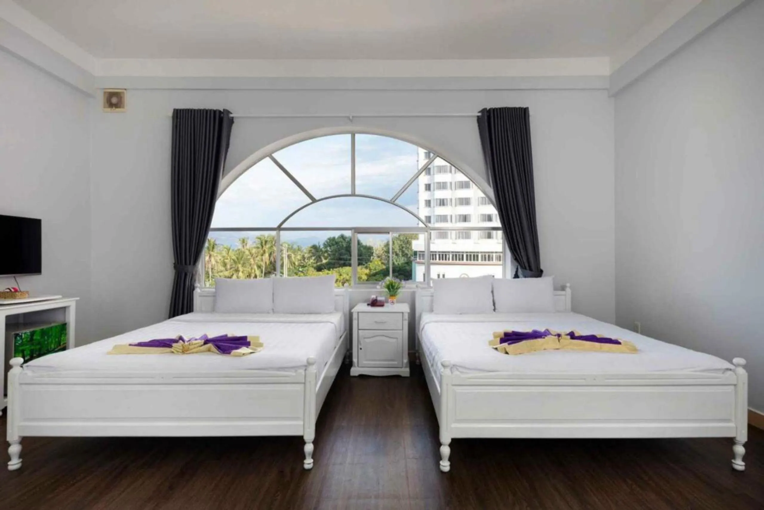 Bed in CCT Luxury Hotel