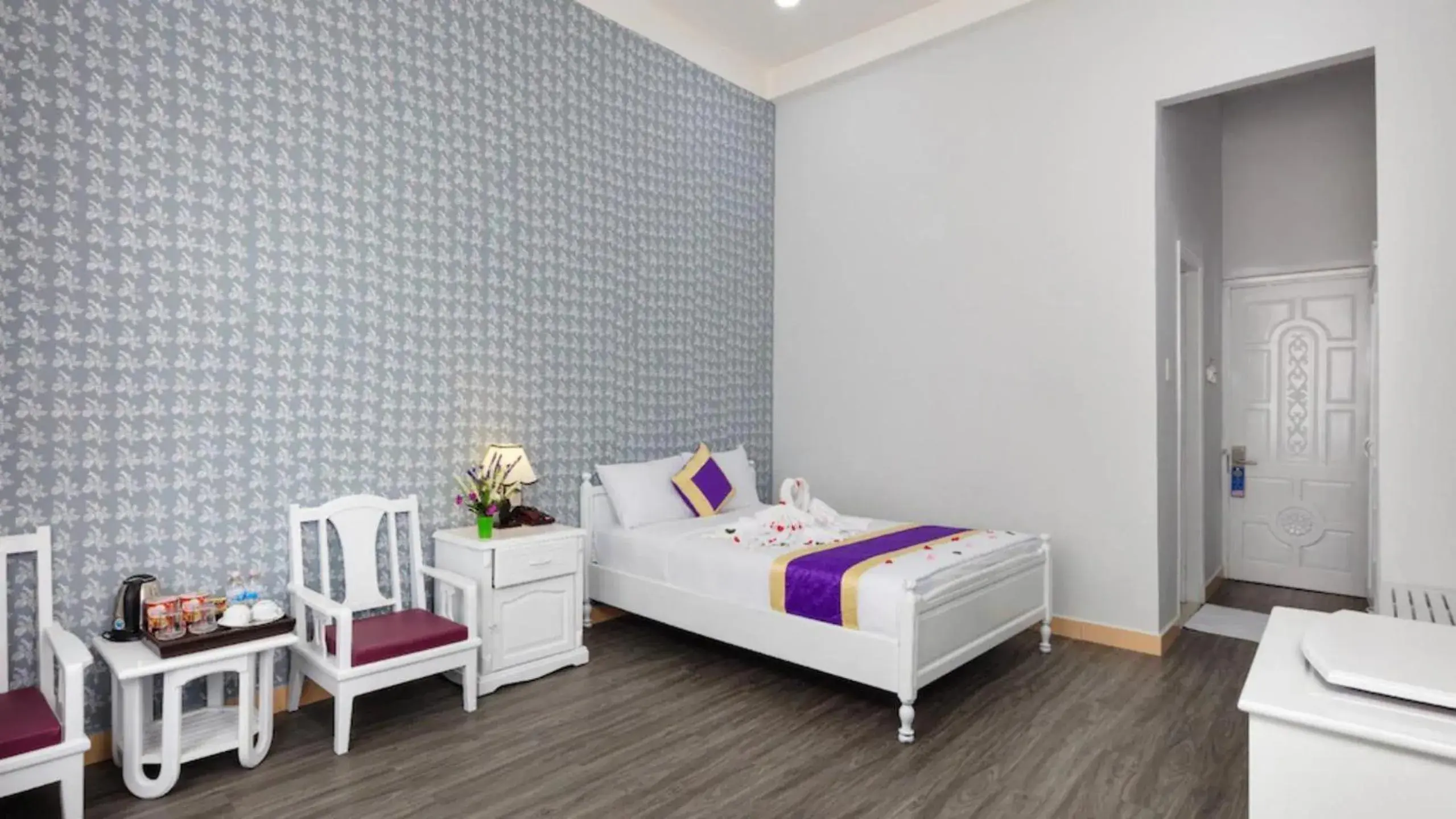 Photo of the whole room, Bed in CCT Luxury Hotel Photo of the whole room, Bed in CCT Luxury Hotel