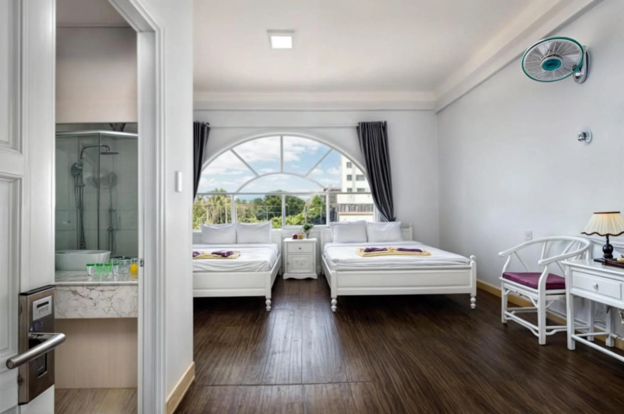 Bedroom, Bed in CCT Luxury Hotel