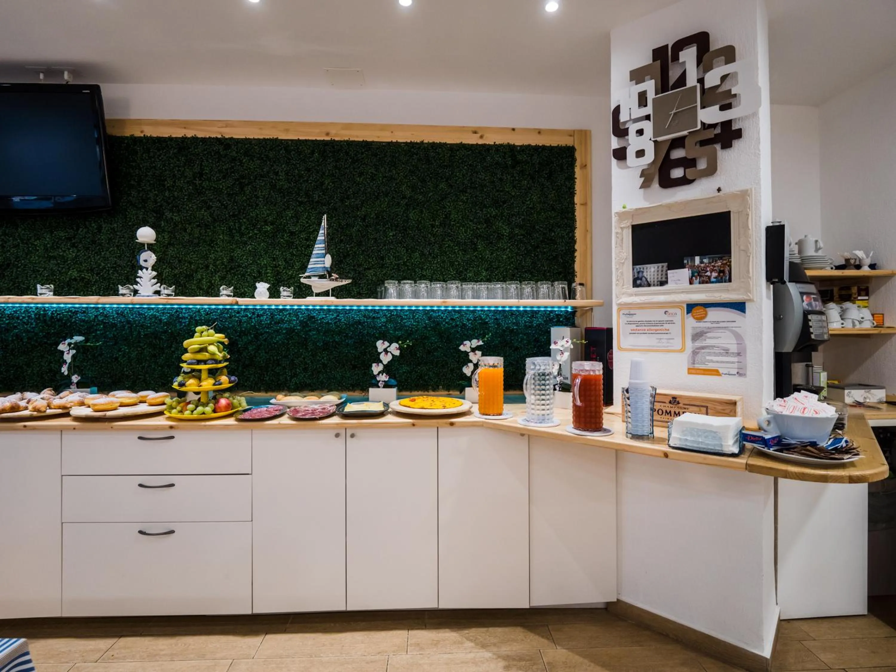 Breakfast in Hotel Villa Sorriso