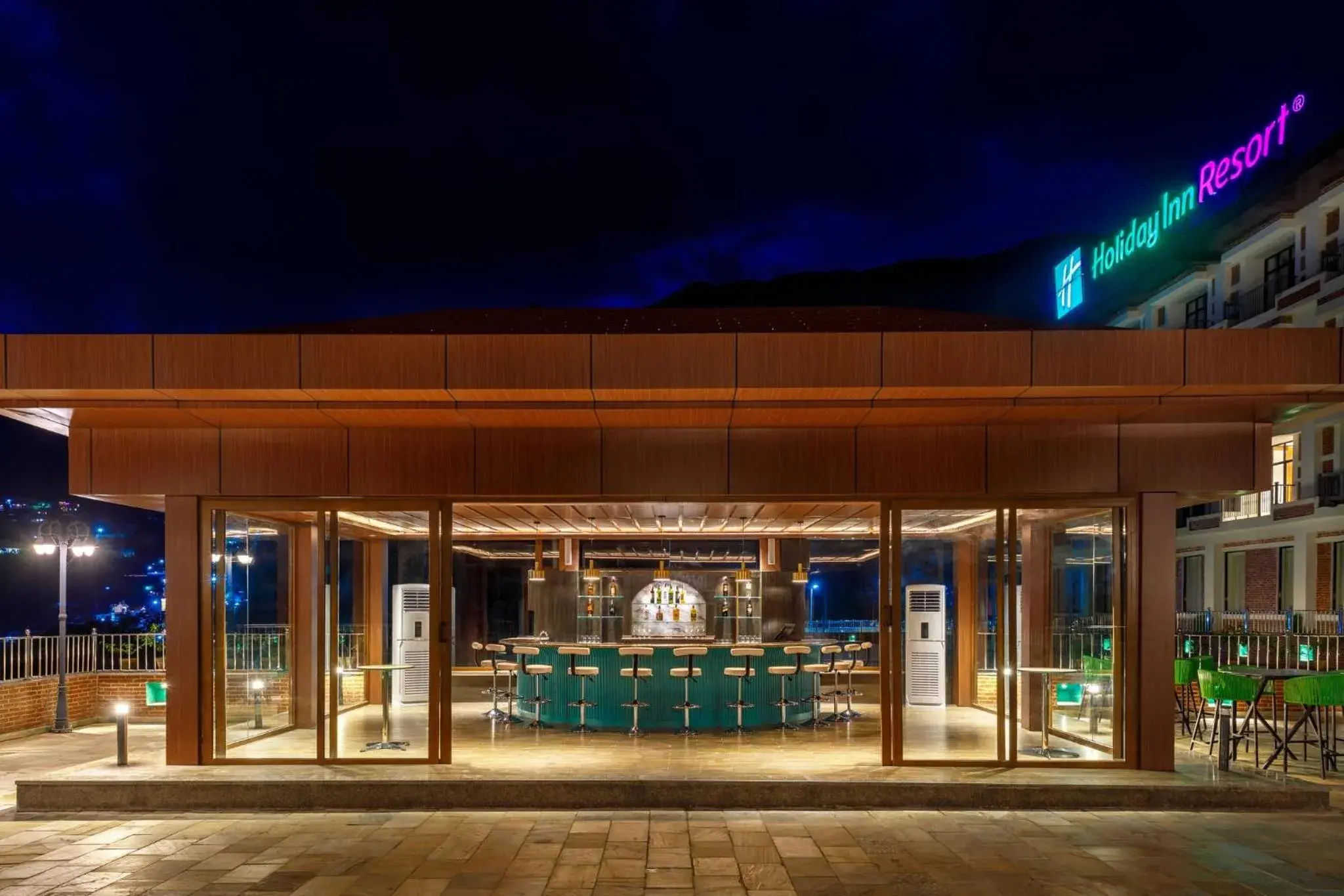 Lounge or bar in Holiday Inn Resort Kathmandu Budhanilkantha by IHG Lounge or bar in Holiday Inn Resort Kathmandu Budhanilkantha by IHG