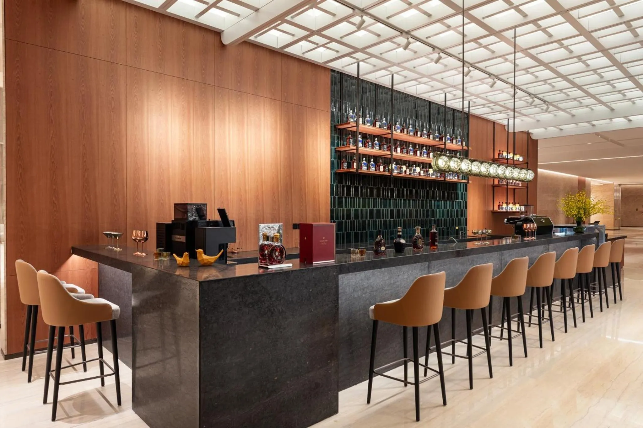 Lounge or bar in voco Jincheng Danhe by IHG