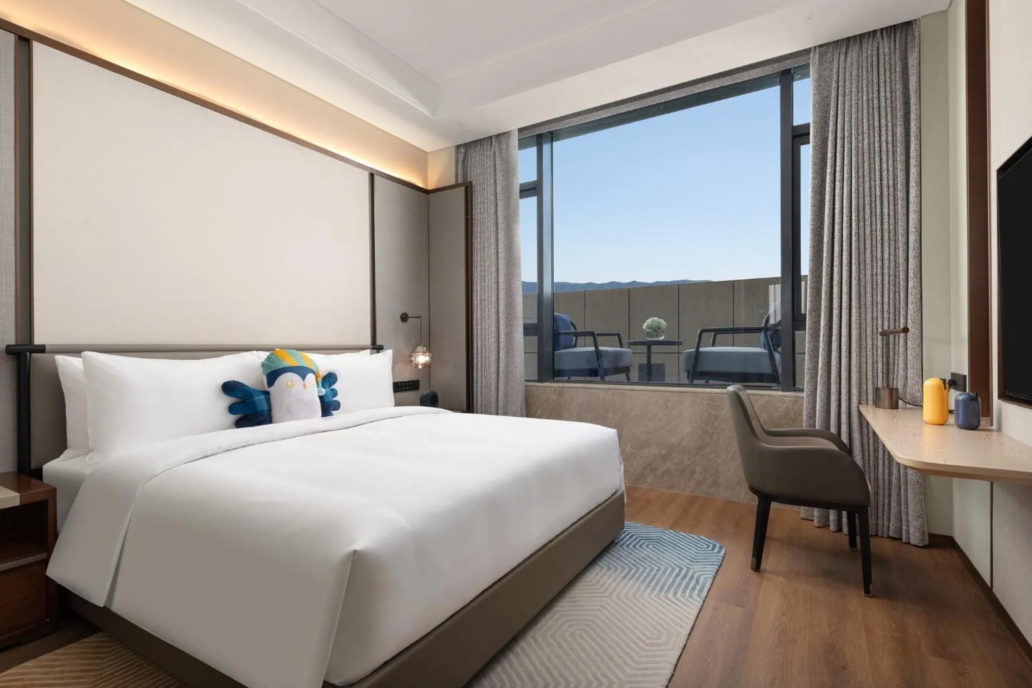 Photo of the whole room, Bed in voco Jincheng Danhe by IHG