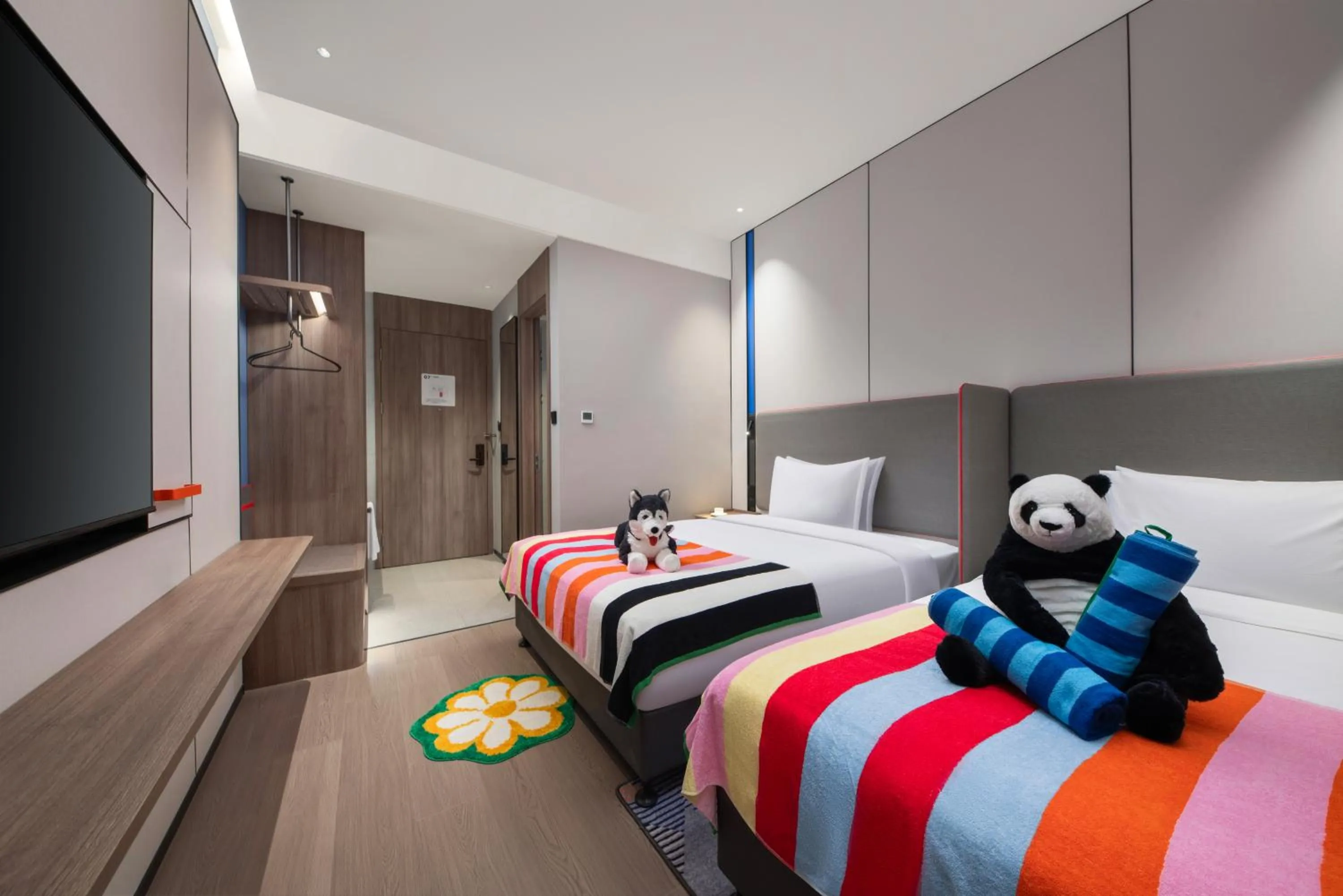 Photo of the whole room, Bed in Holiday Inn Express Beijing Mentougou by IHG