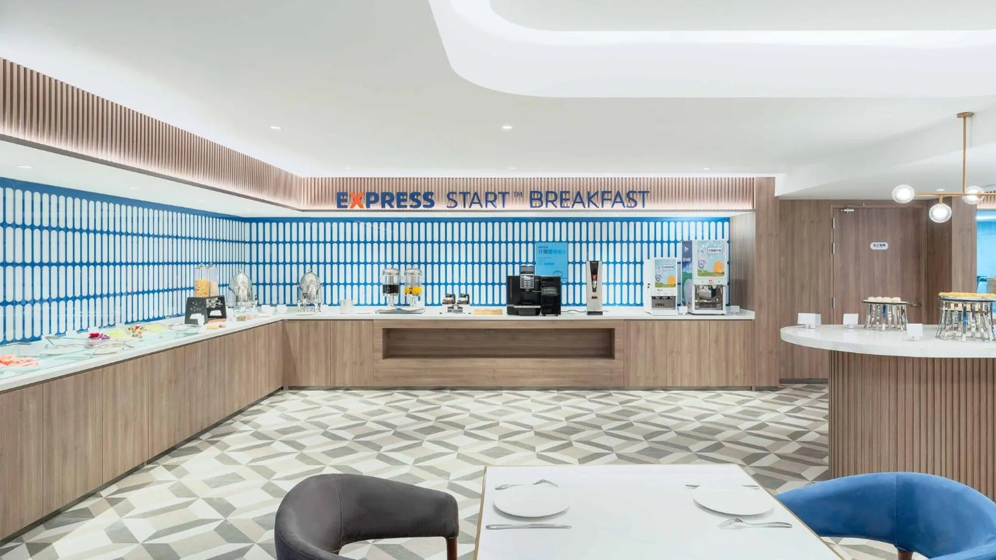 Restaurant/places to eat in Holiday Inn Express Wuhan Jinyin Lake