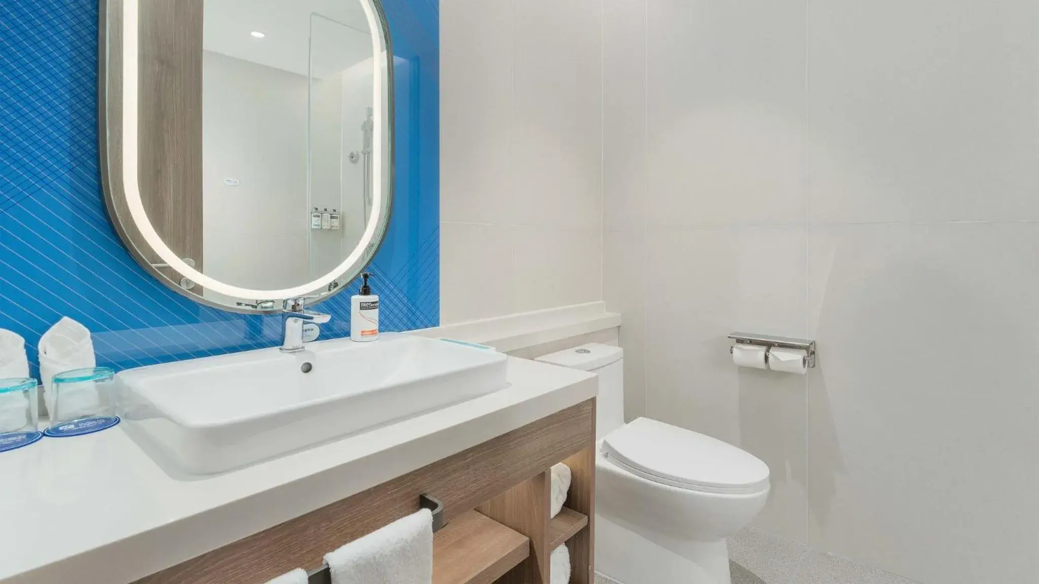 Photo of the whole room in Holiday Inn Express Wuhan Jinyin Lake Photo of the whole room in Holiday Inn Express Wuhan Jinyin Lake