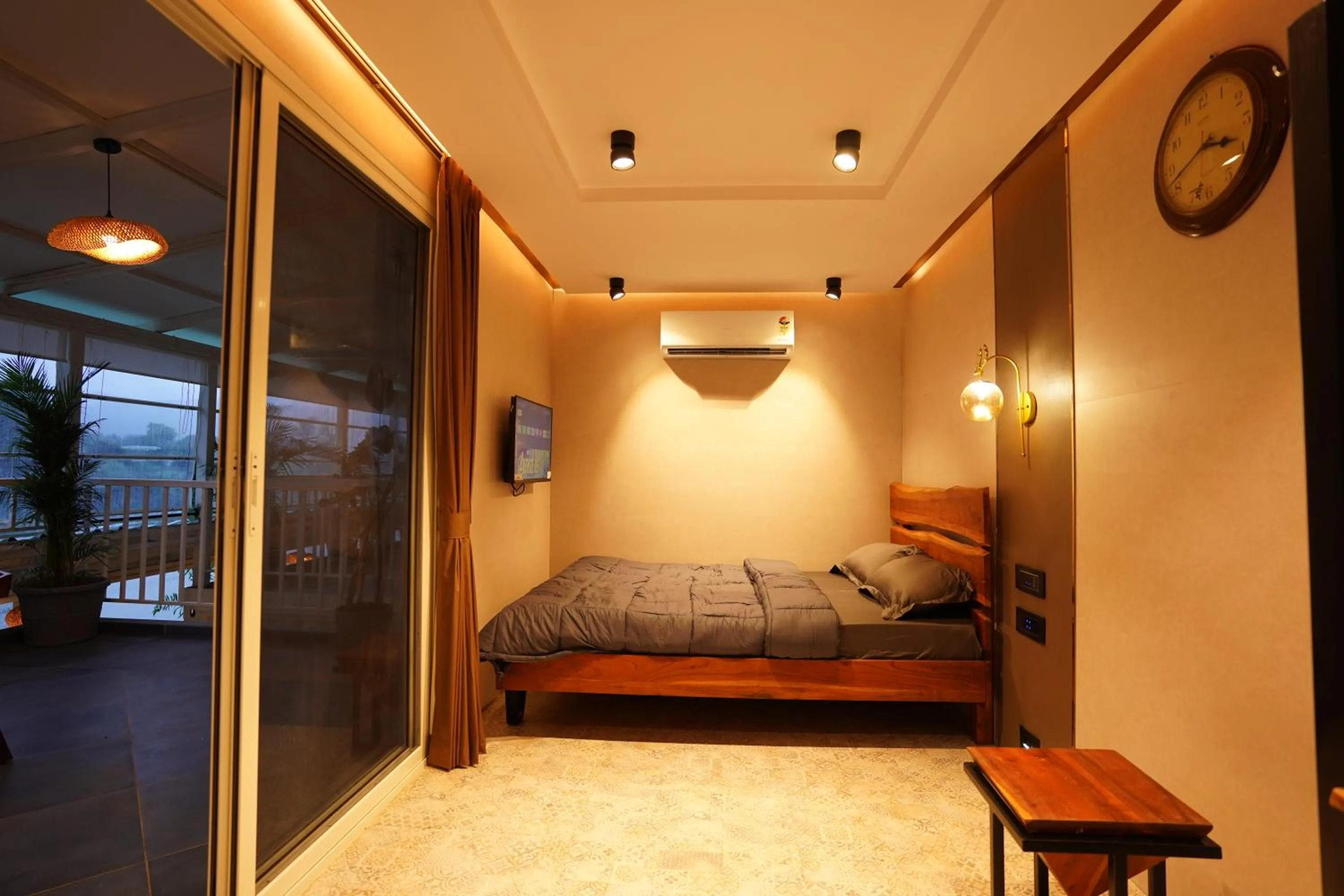 Bed in The Boat Club,Karjat