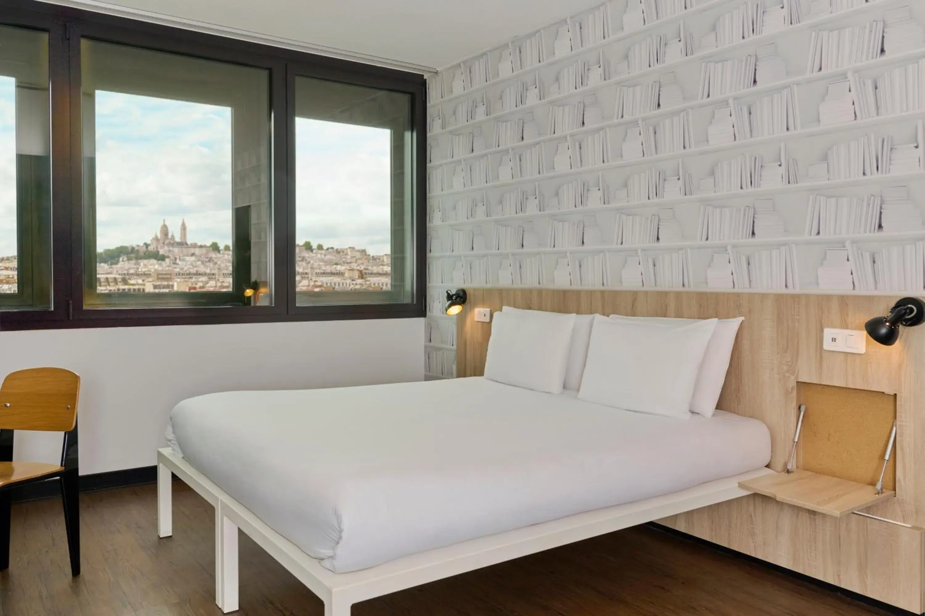 Deluxe King Room in Generator Paris Deluxe King Room in Generator Paris