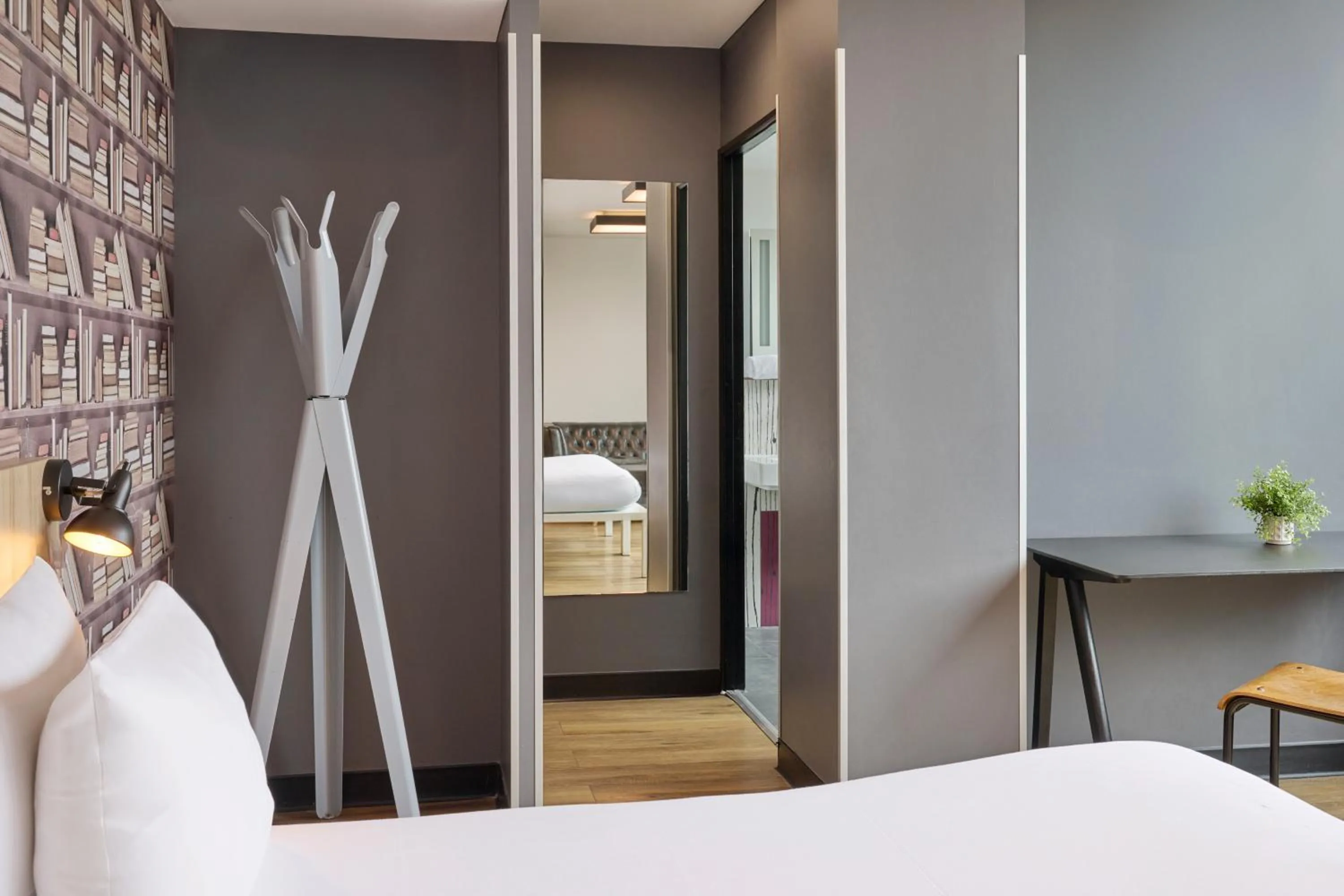 Bedroom, Bed in Generator Paris