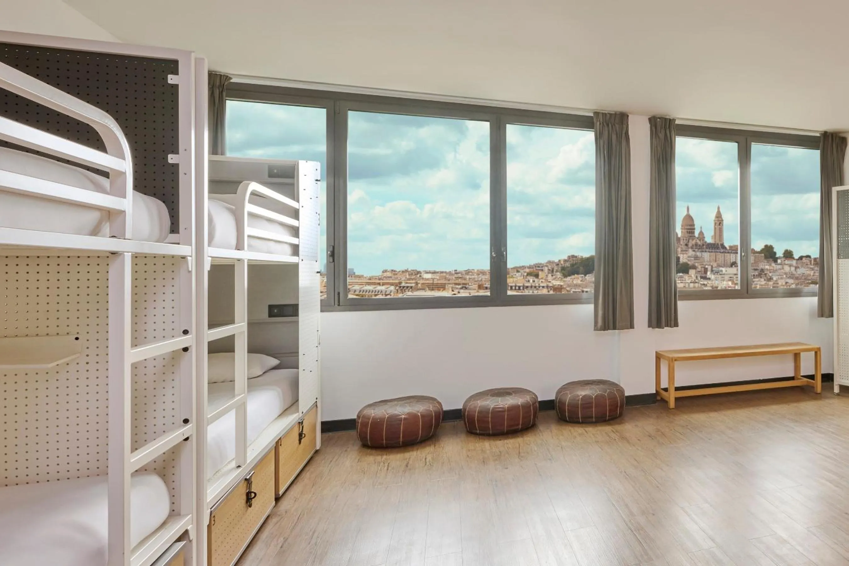 Bed in Generator Paris