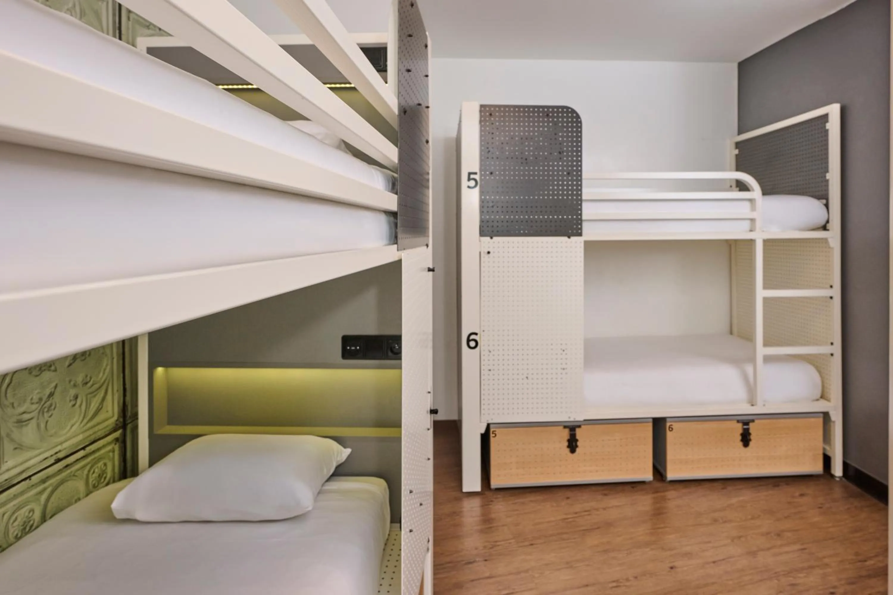 Bed in Generator Paris