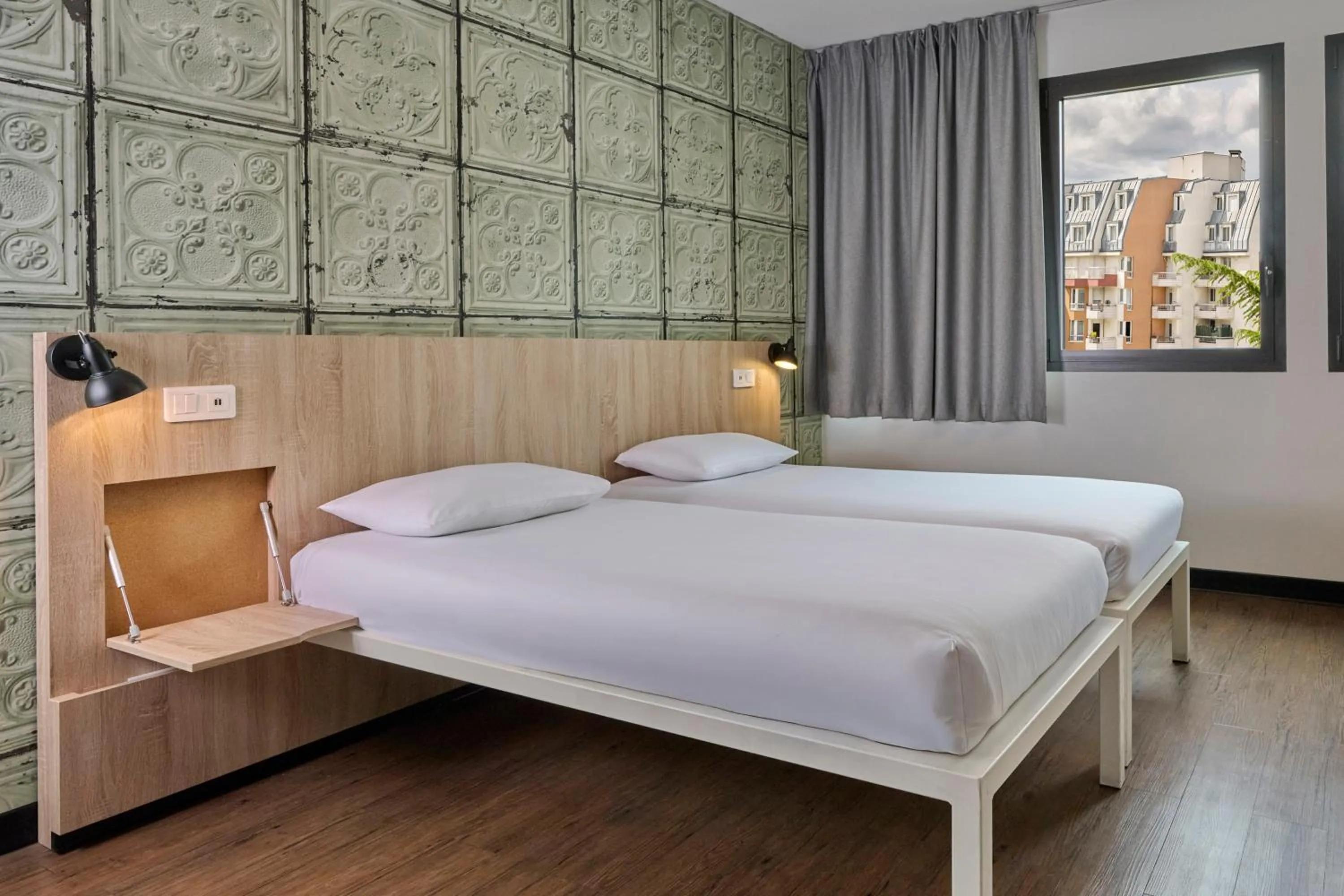 Bed in Generator Paris