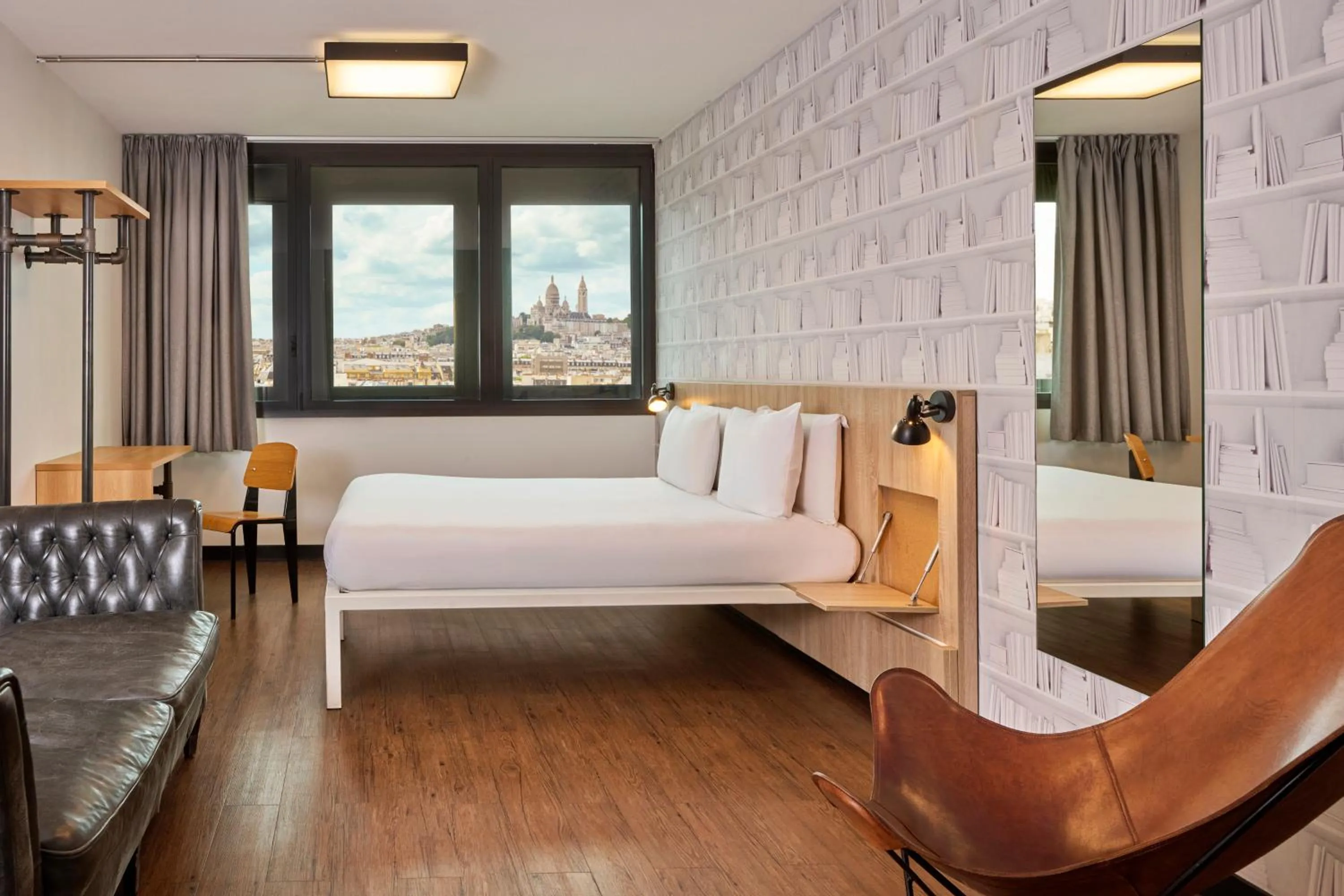 Bed in Generator Paris