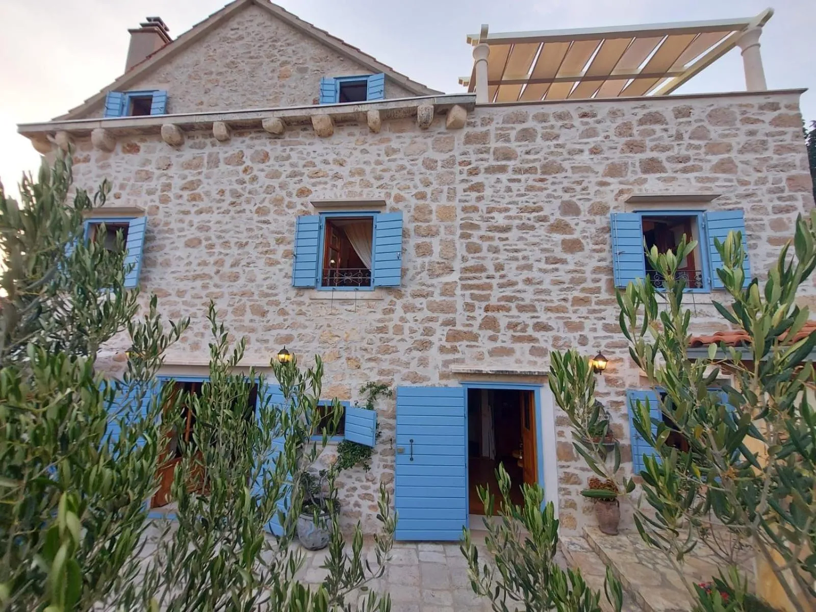 Villa Vicina Heritage villa for 9,Milna - close to restaurants and shops