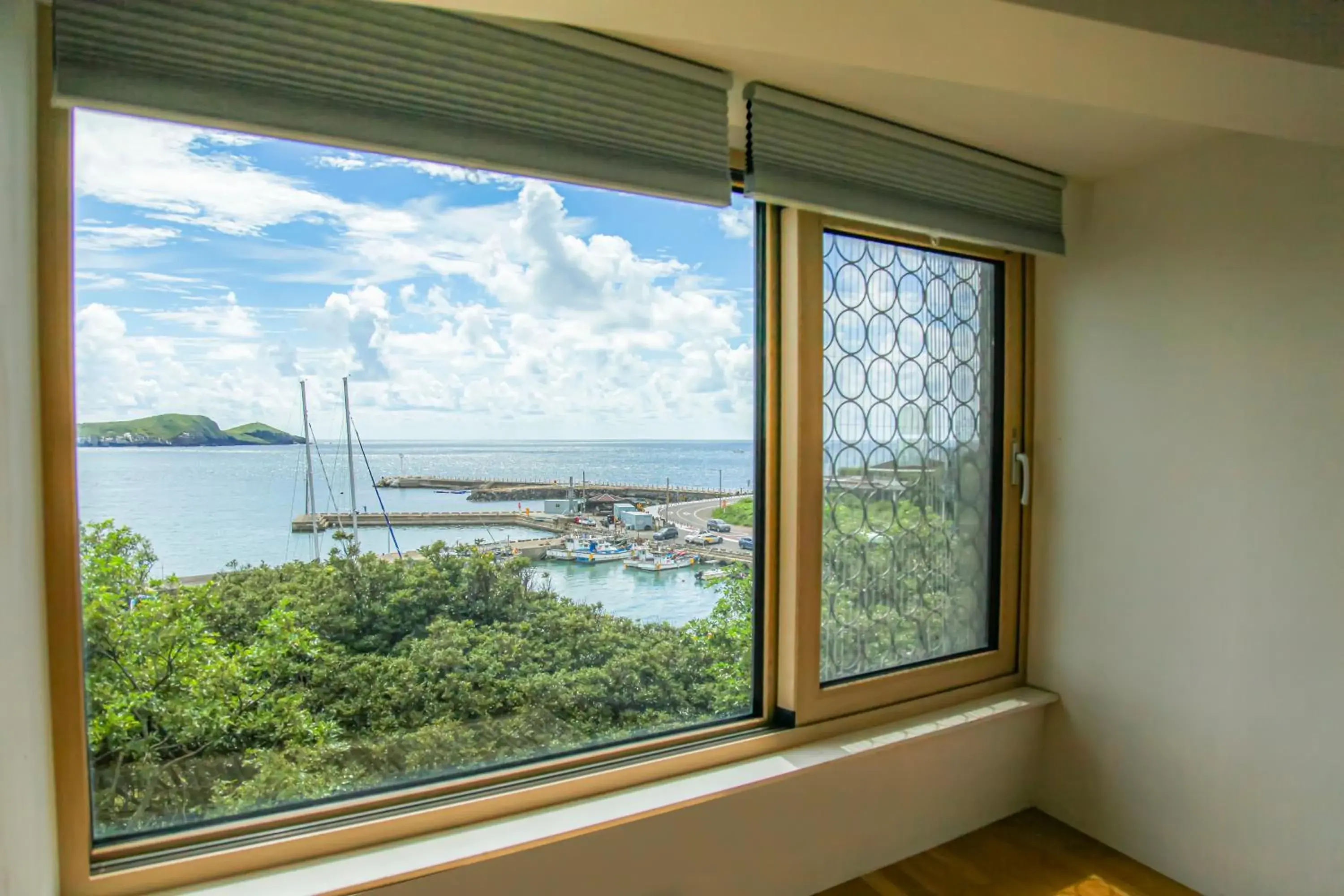 Double Room with Sea View in Backpackers Villa Double Room with Sea View in Backpackers Villa