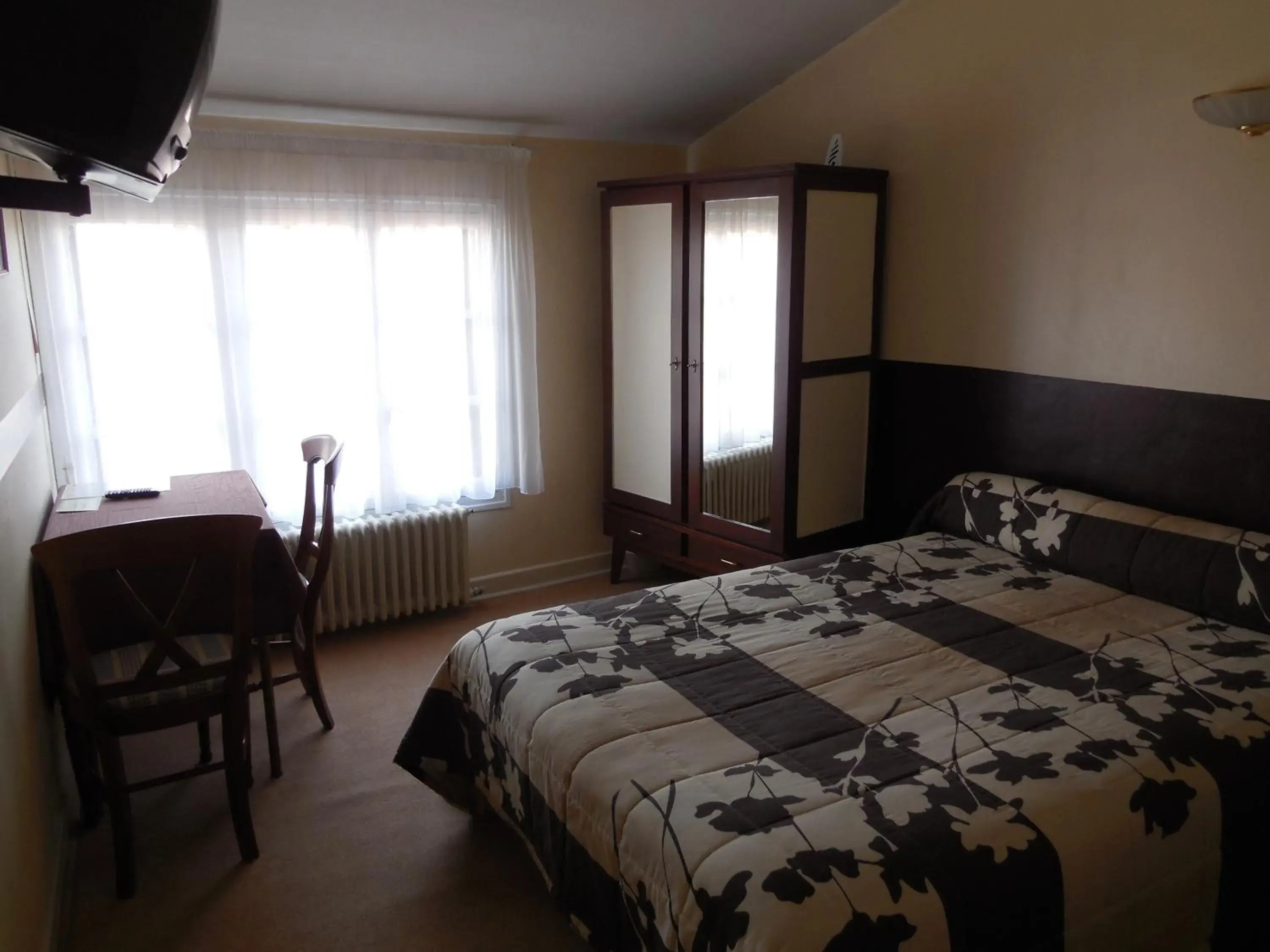 Double Room in Hôtel le Lion d'Or Double Room in Hôtel le Lion d'Or