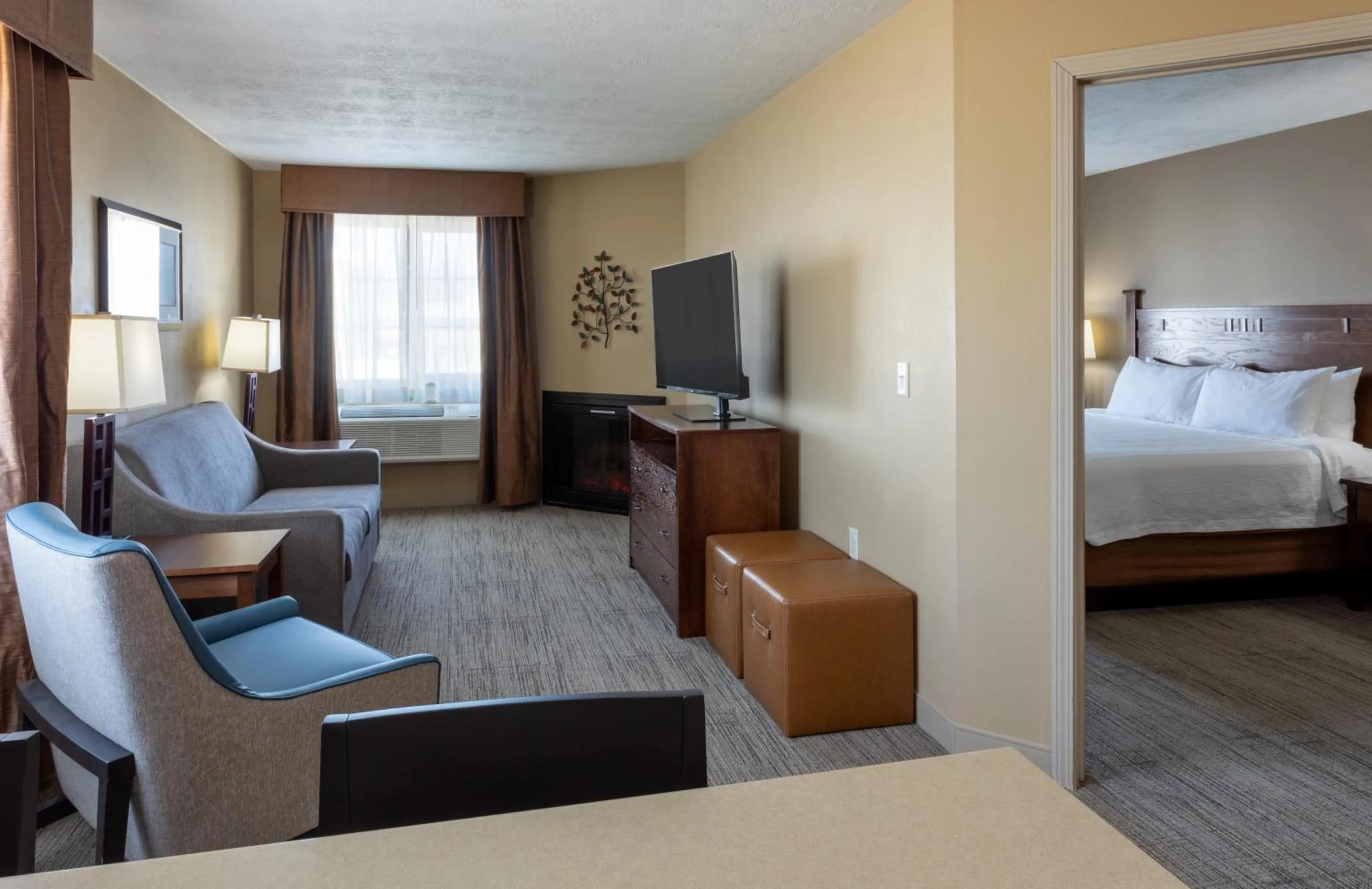 Living room, Bed in GrandStay Inn & Suites of Luverne